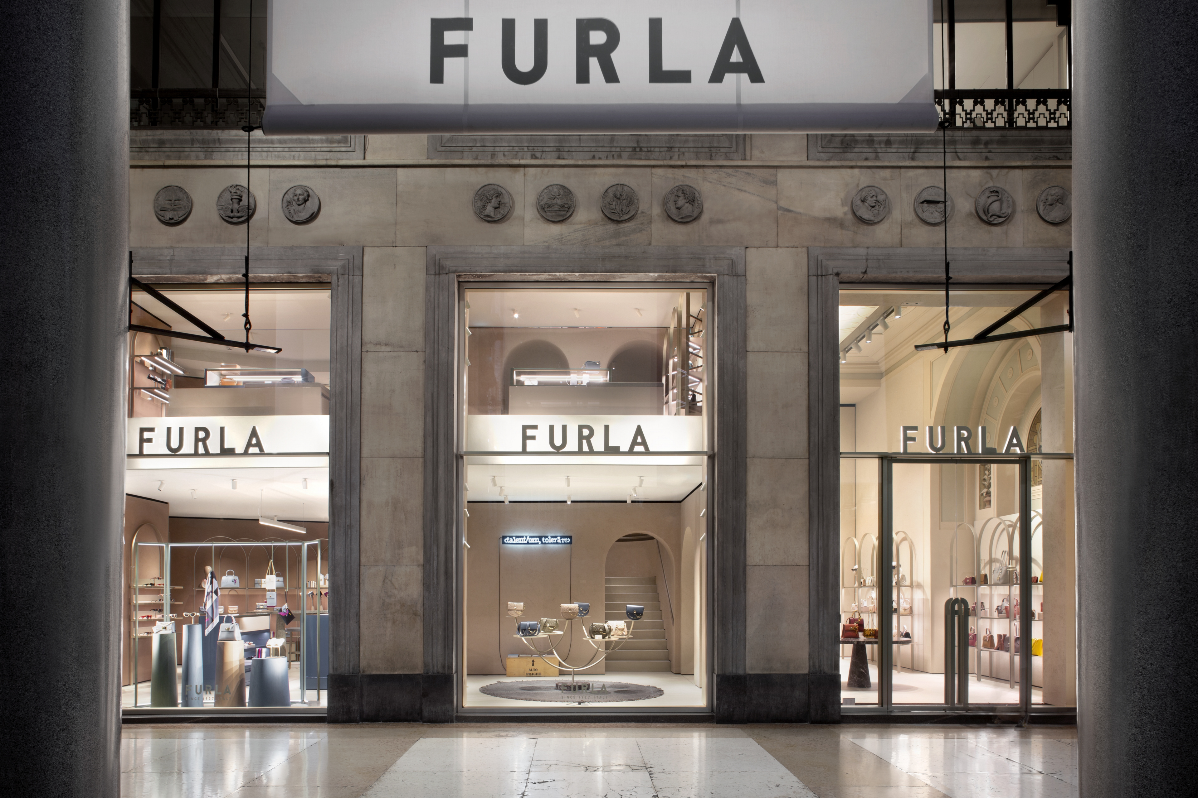 Shop Furla Montenapoleone Milano by David Chipperfield, photo by Alberto Parise