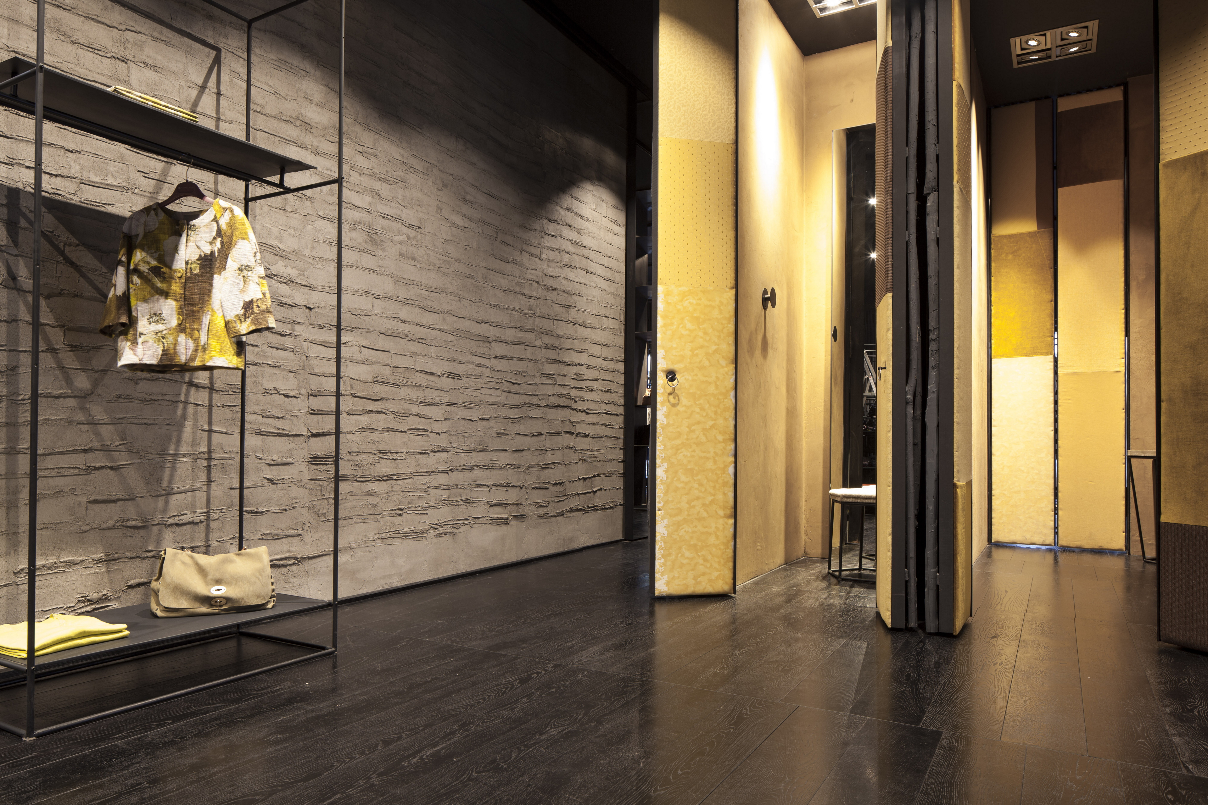 Boranga store in Pordenone by Isabella Breda, made with TerraEvoca 2 Layers Sale Grigio, foto by Bruno Pulici
