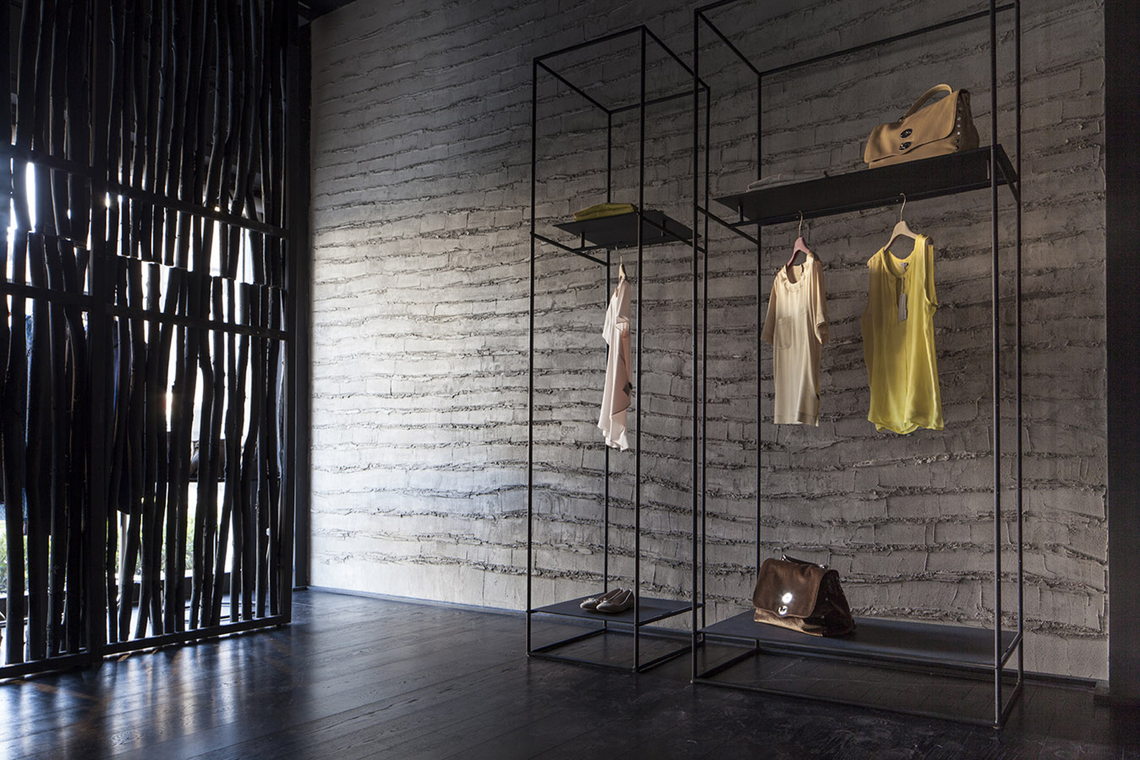 Boranga store in Pordenone by Isabella Breda, made with TerraEvoca 2 Layers Sale Grigio, foto by Bruno Pulici