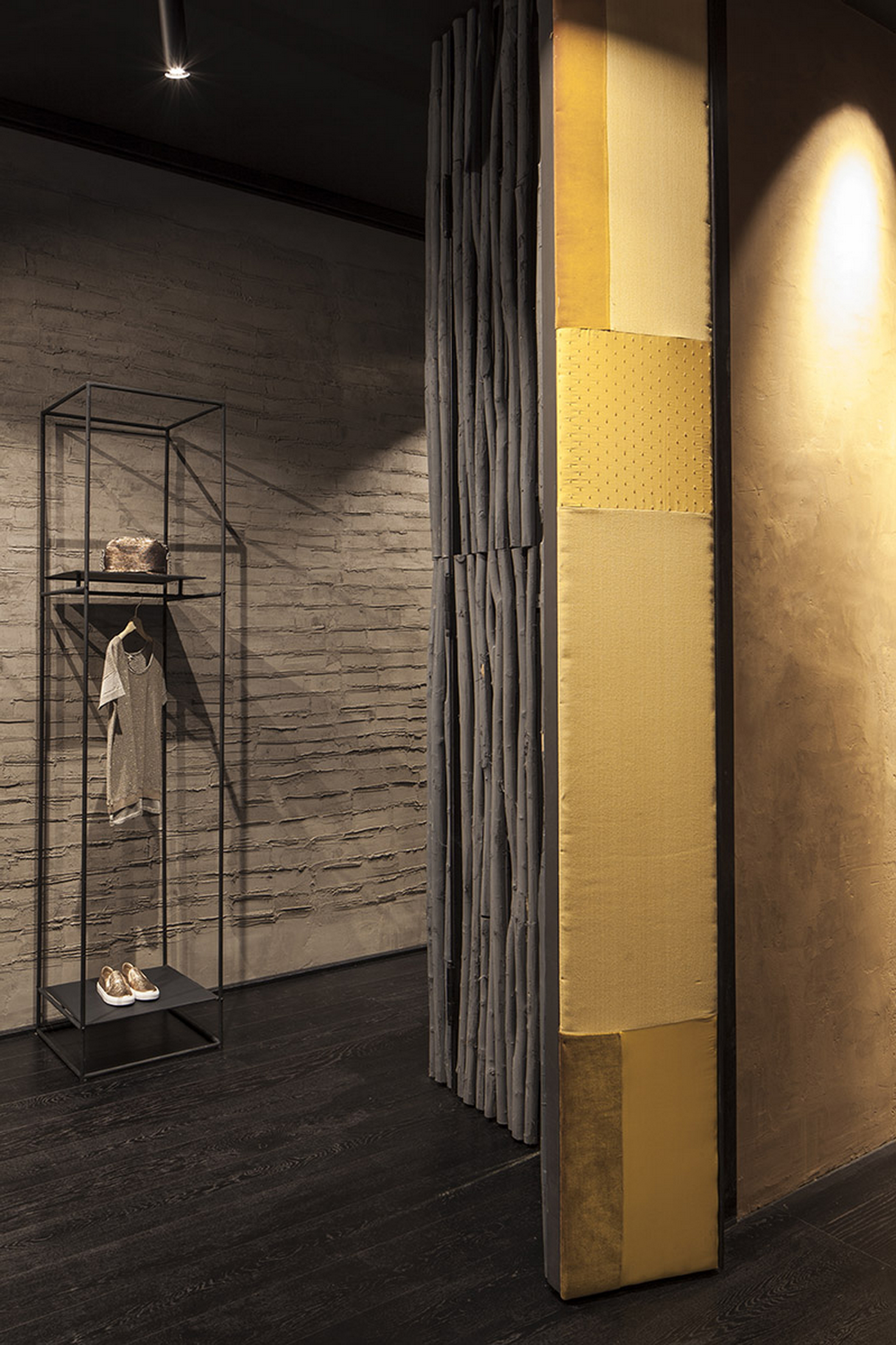 Boranga store in Pordenone by Isabella Breda, made with TerraVista Smooth Senape foto by Bruno Pulici