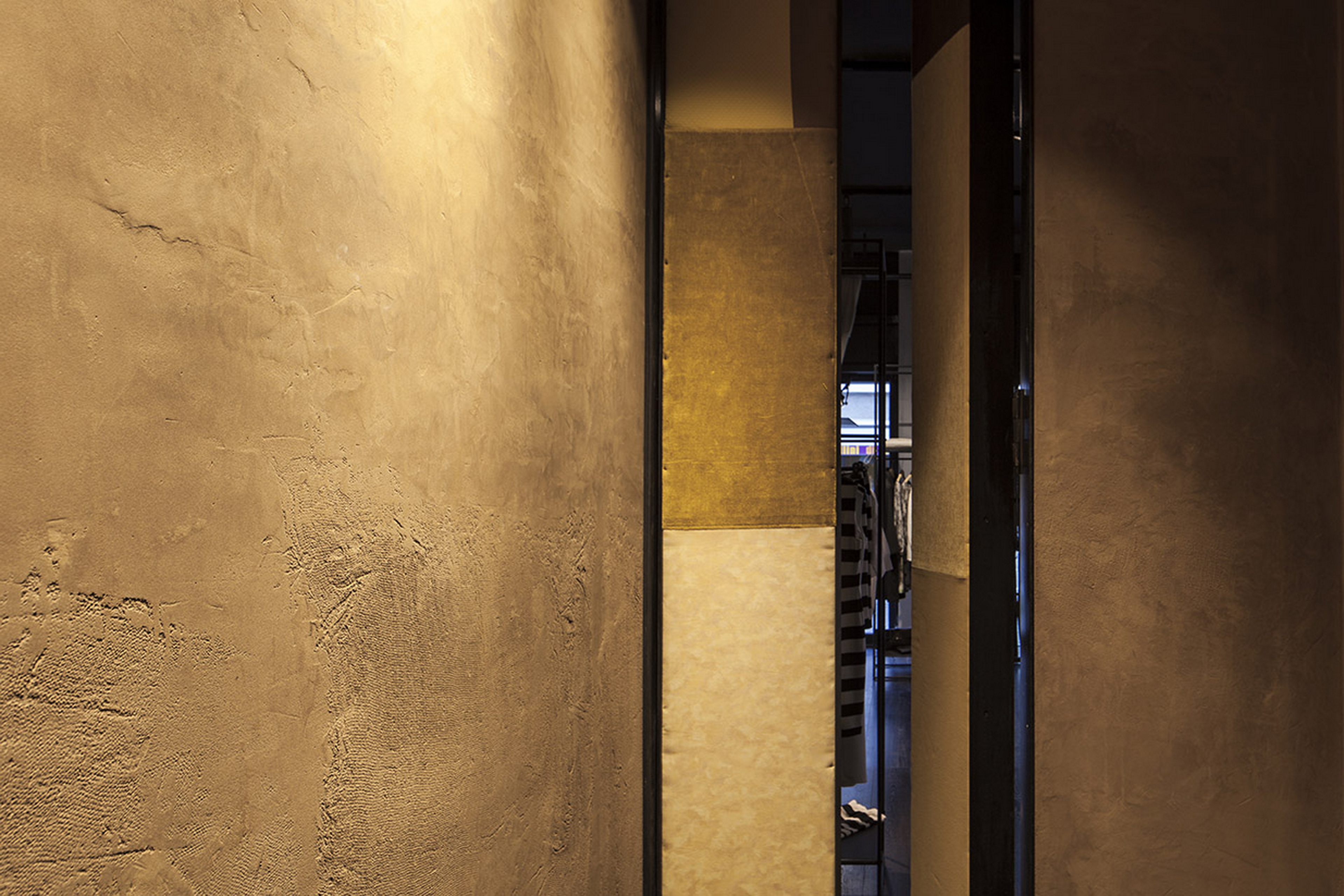 Boranga store in Pordenone by Isabella Breda, made with TerraVista Smooth Senape foto by Bruno Pulici