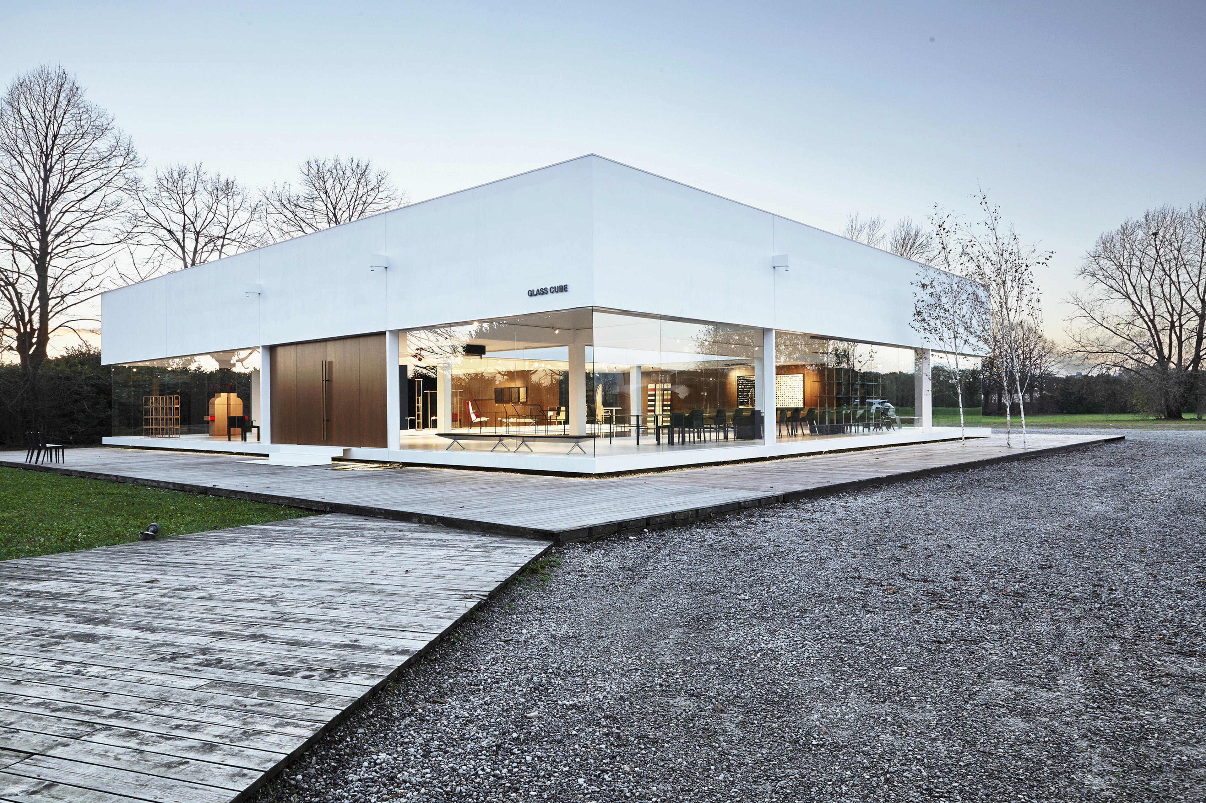 Molteni &#038; C Glass Cube HQ showrrom in Giussano by Ron Gilad, made with TerraFloor Smooth Custom