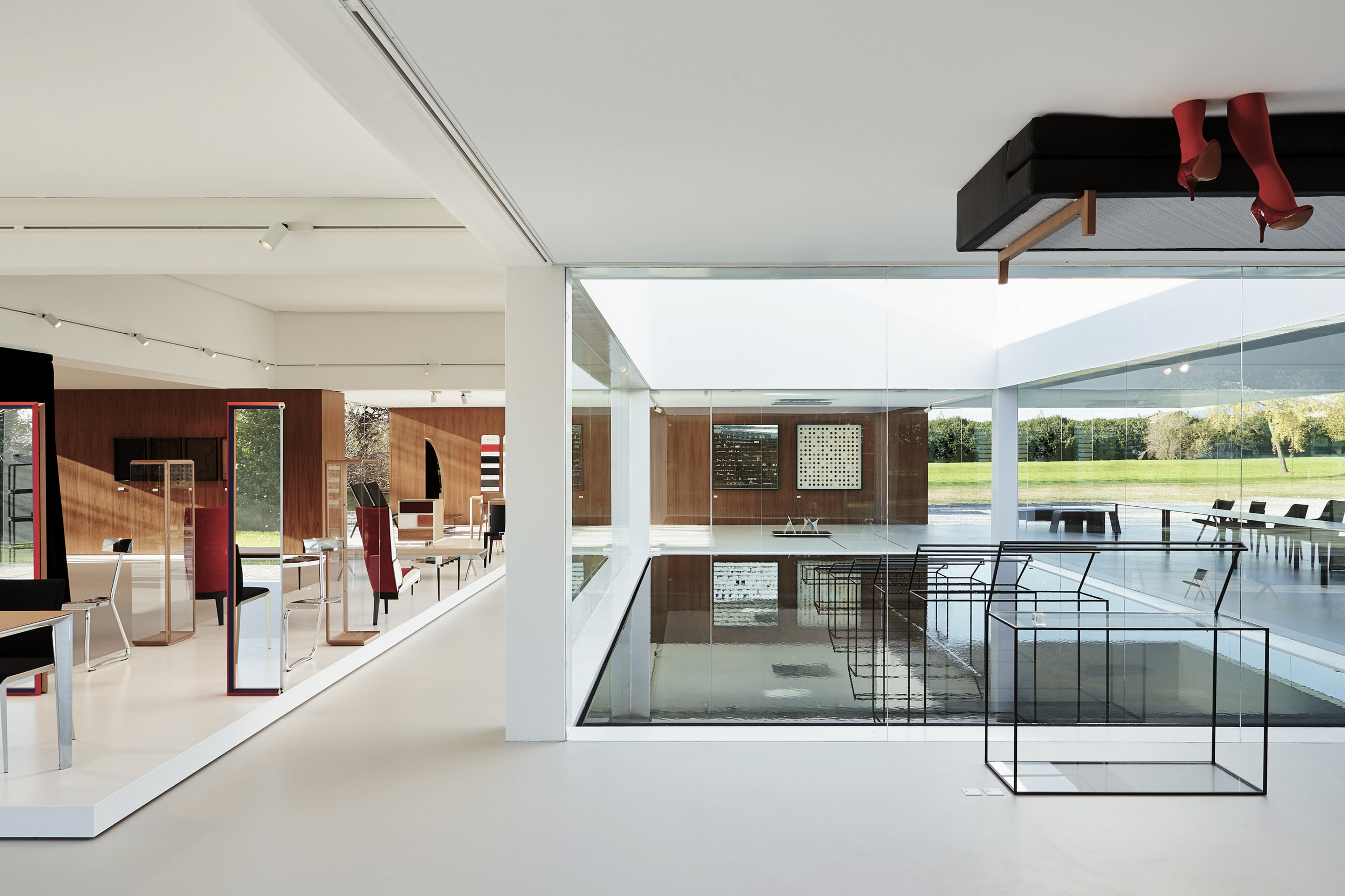 Molteni &#038; C Glass Cube HQ showrrom in Giussano by Ron Gilad, made with TerraFloor Smooth Custom