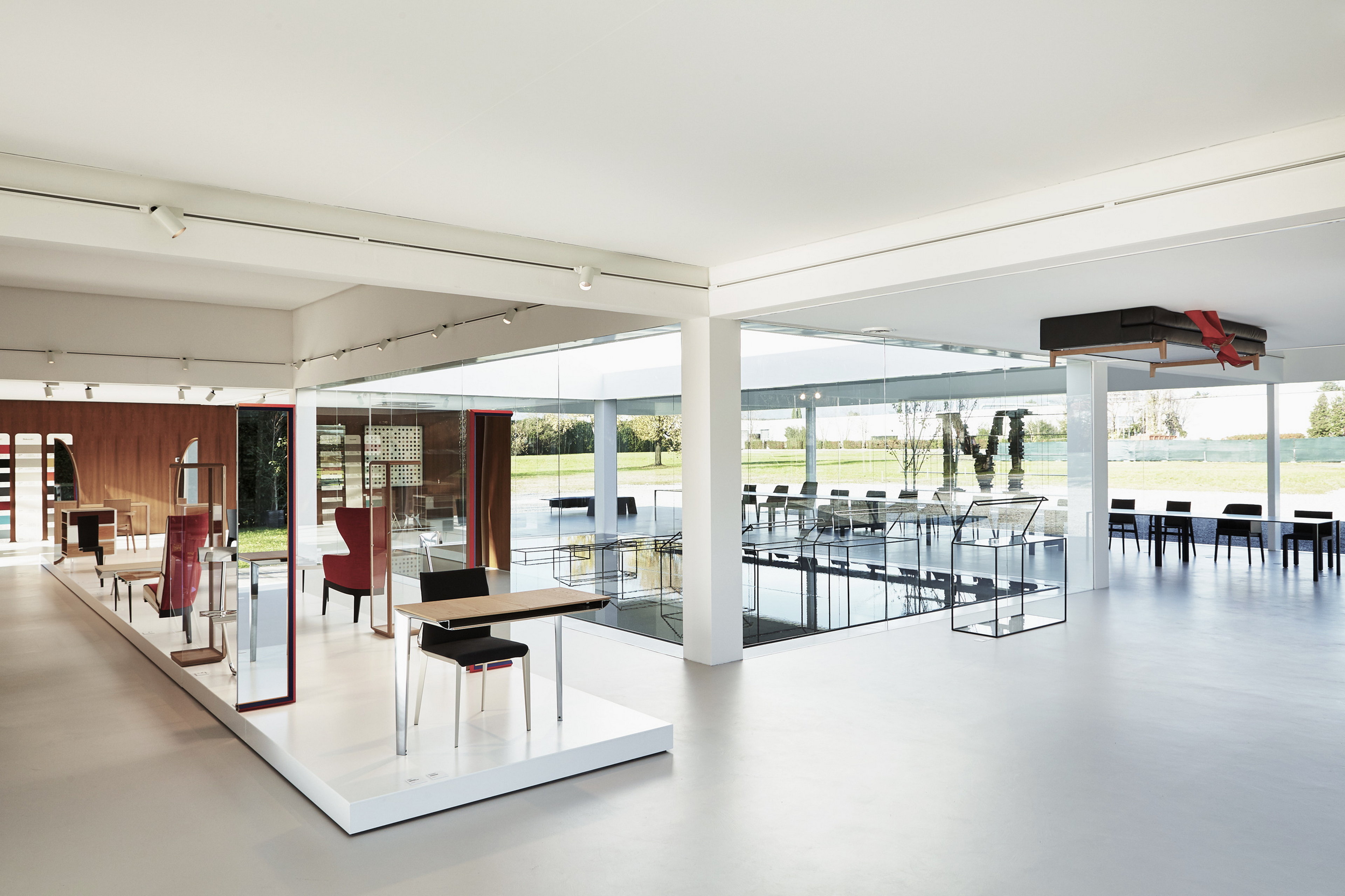 Molteni &#038; C Glass Cube HQ showrrom in Giussano by Ron Gilad, made with TerraFloor Smooth Custom