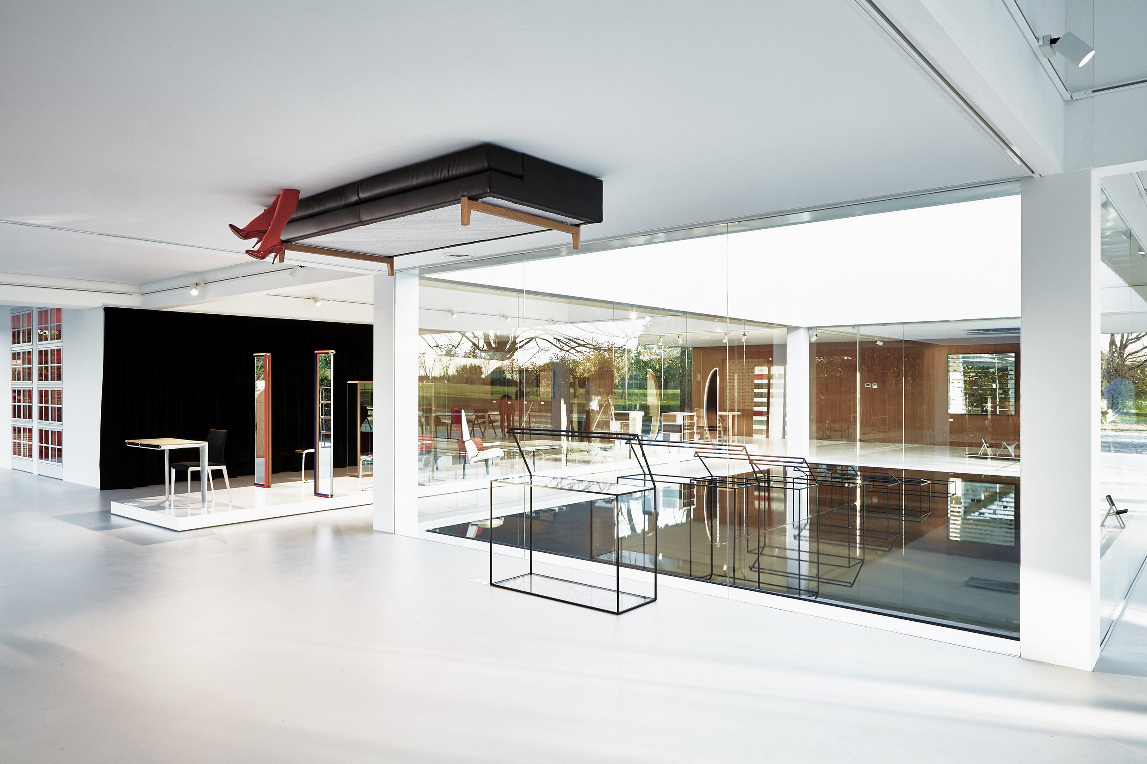 Molteni &#038; C Glass Cube HQ showrrom in Giussano by Ron Gilad, made with TerraFloor Smooth Custom