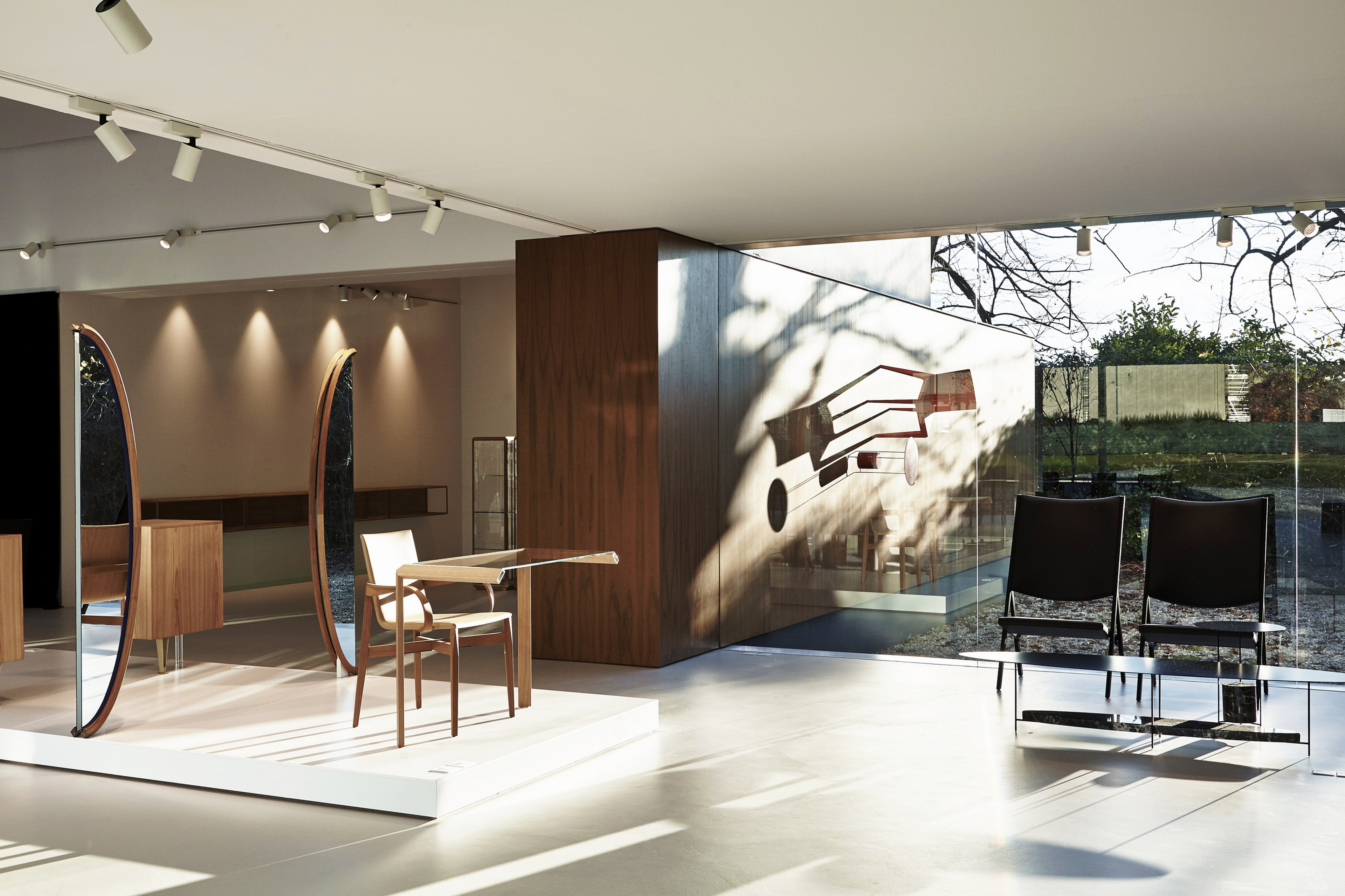 Molteni &#038; C Glass Cube HQ showrrom in Giussano by Ron Gilad, made with TerraFloor Smooth Custom