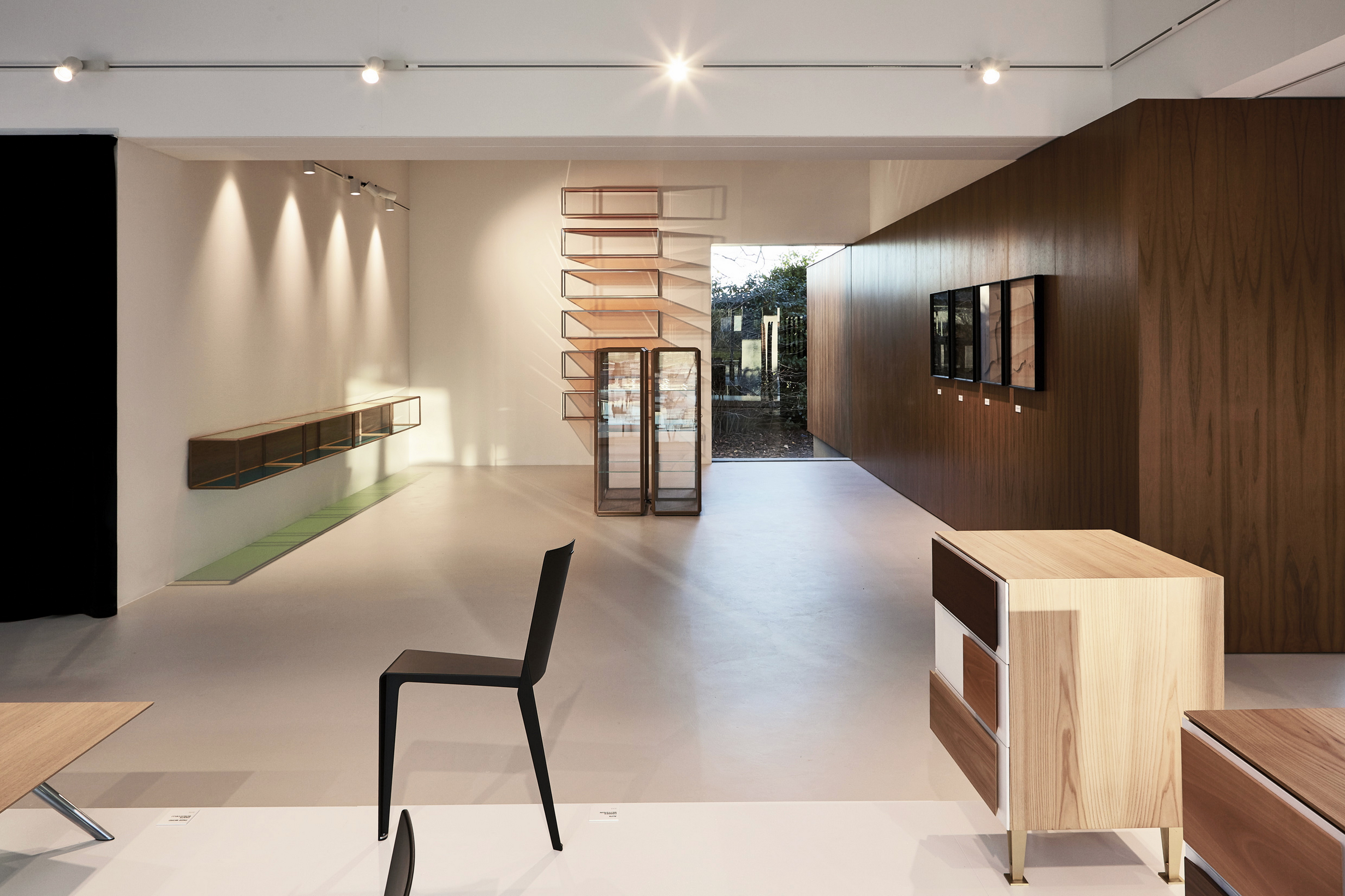 Molteni &#038; C Glass Cube HQ showrrom in Giussano by Ron Gilad, made with TerraFloor Smooth Custom