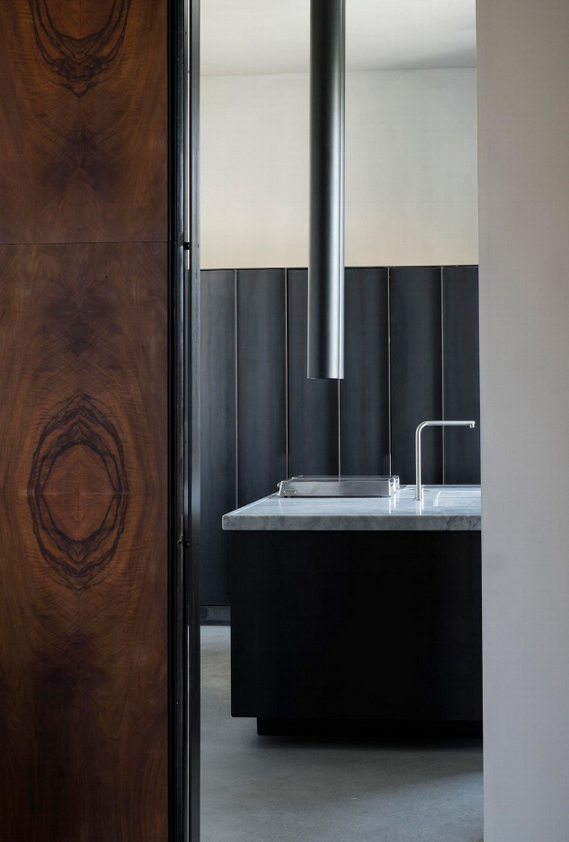 Private apartment Ritorno in Rome by MORQ,vertical surfaces made with TerraCalix Smooth Panna by Matteo Brioni photo by Giulio Aristide