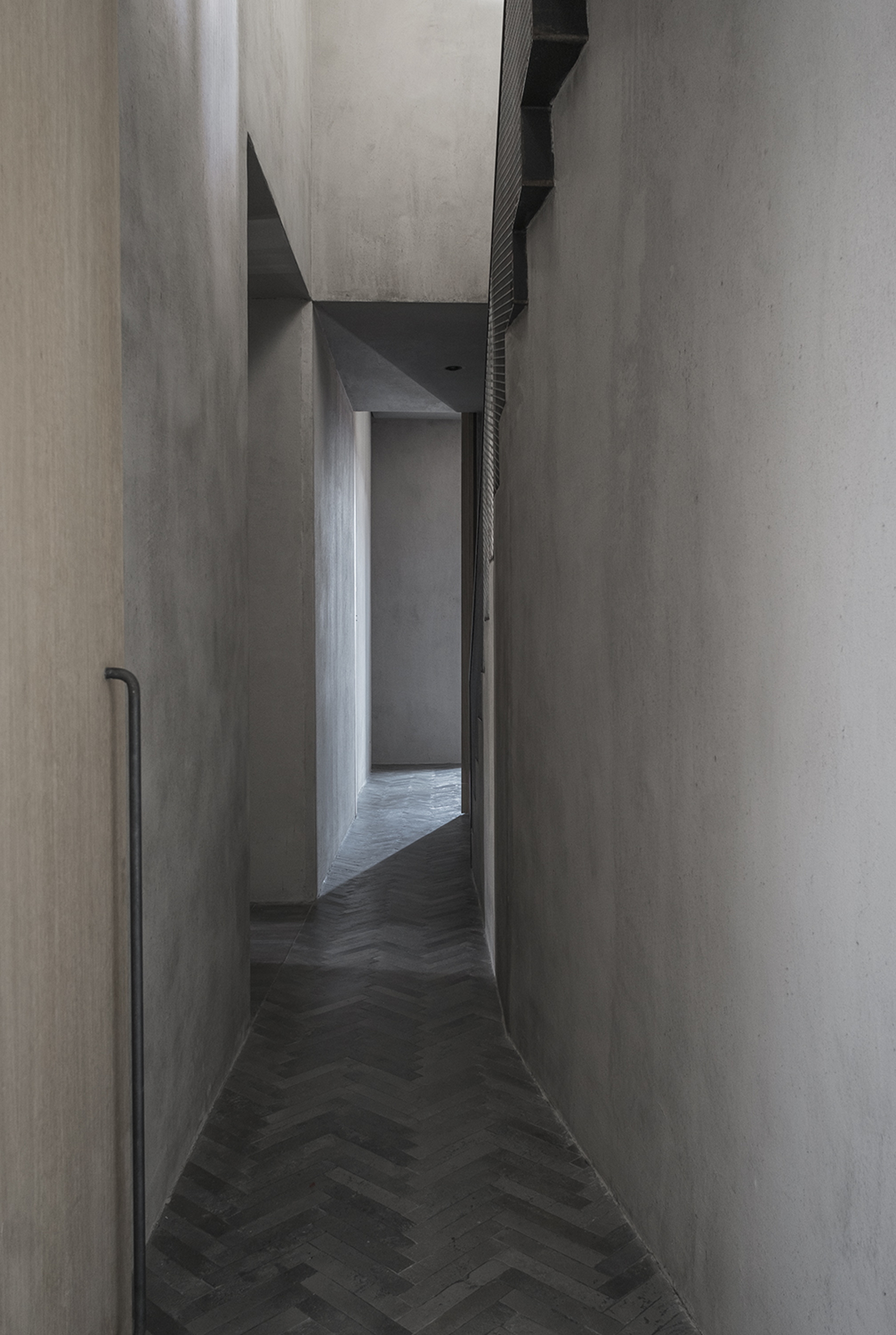 Domus Ru apartment in Rome by MORQ, made with MultiTerra Wabi Sale Grigio, photo by Giulio Aristide