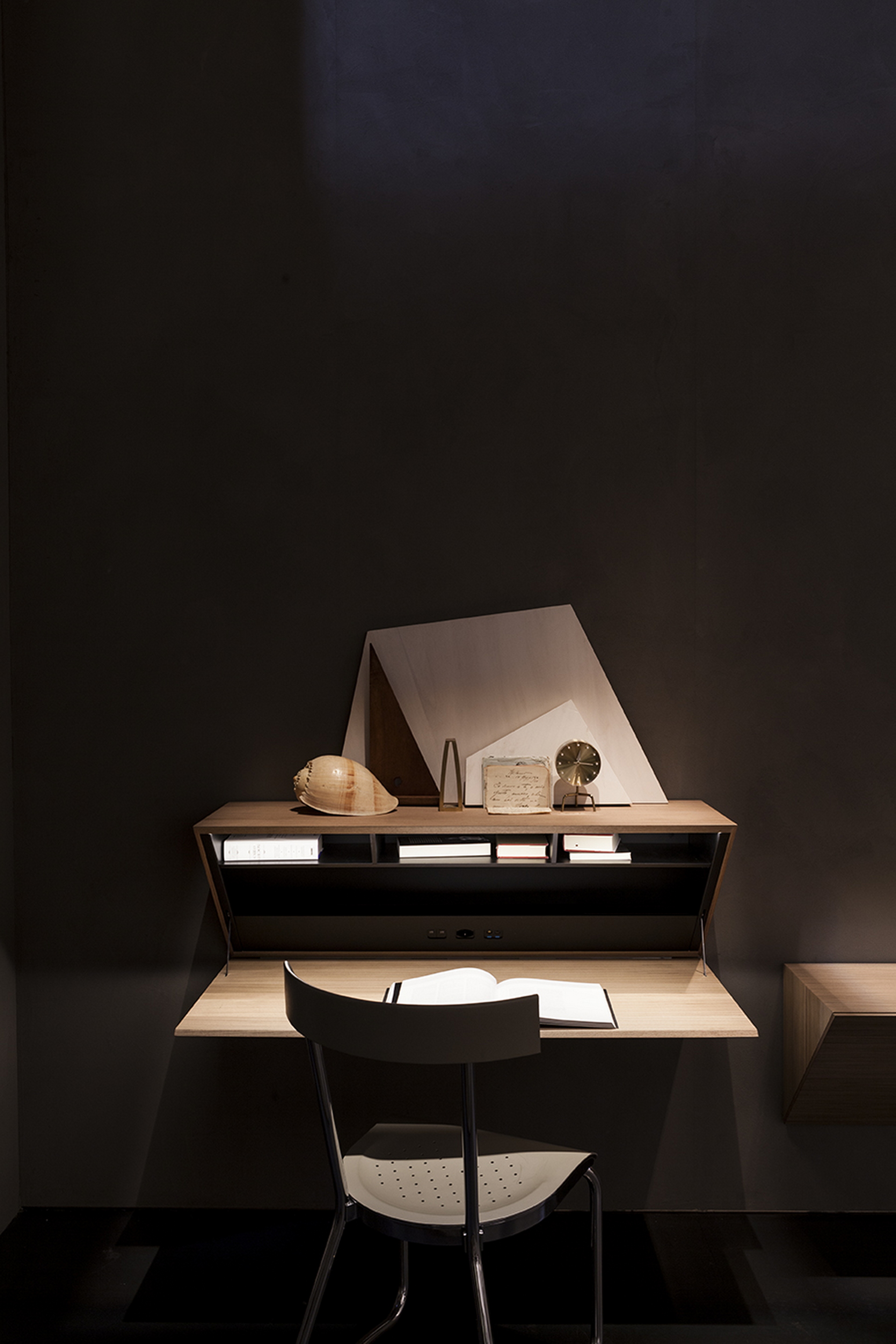 Stand Molteni &#038; Co in Salone del Mobile, Milan, made with TerraVista Smooth Plus Sale Grigio