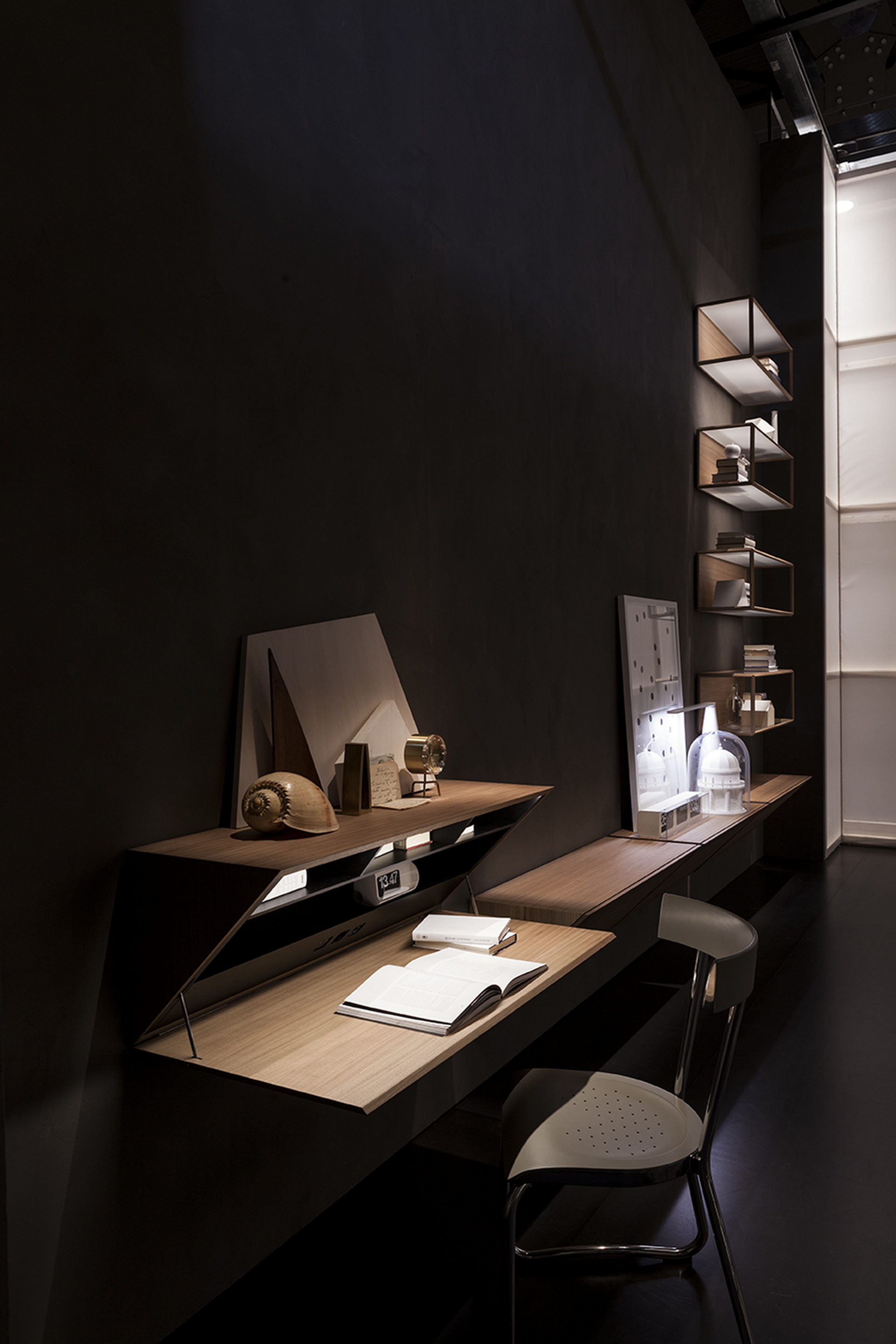 Stand Molteni &#038; Co in Salone del Mobile, Milan, made with TerraVista Smooth Plus Sale Grigio
