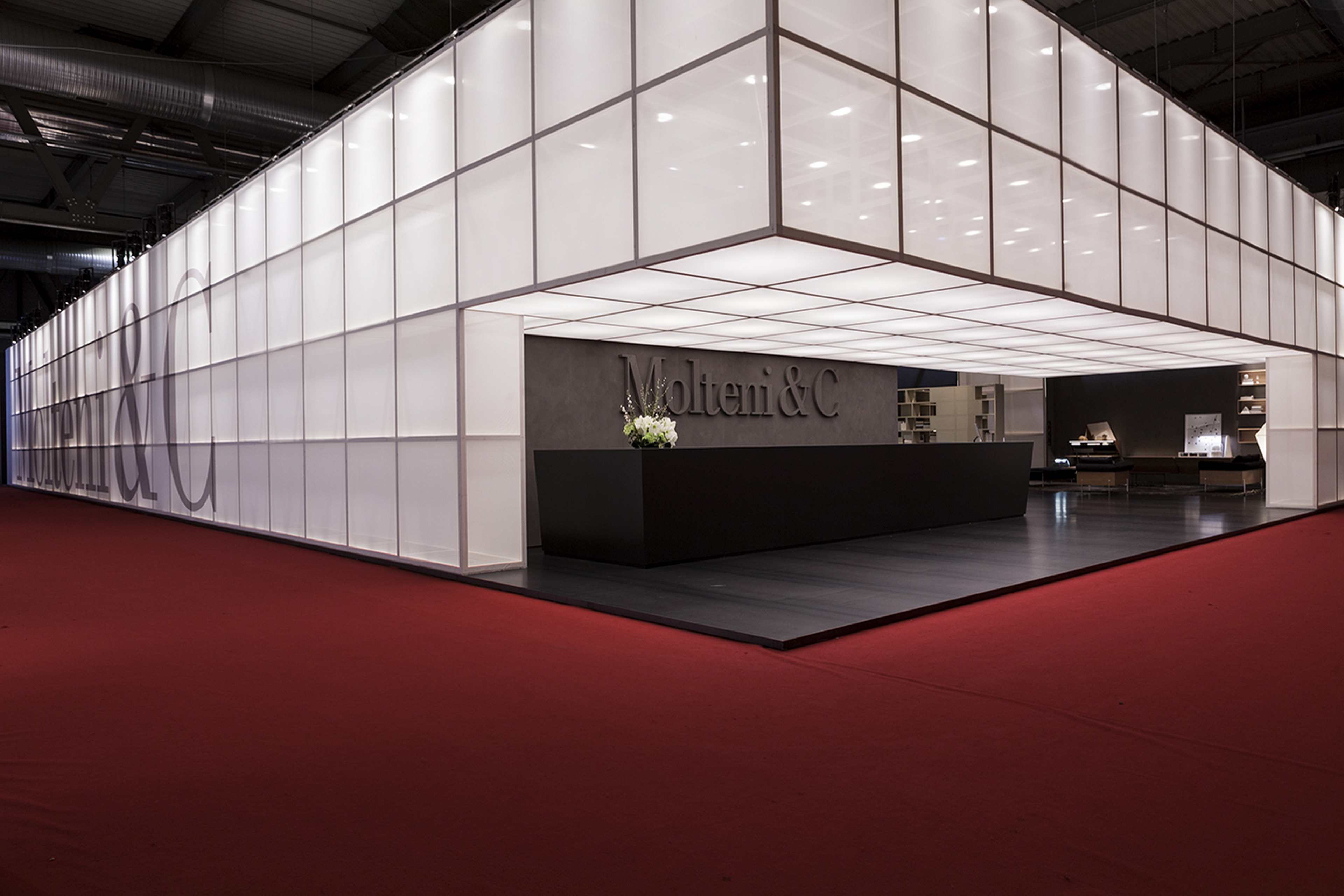 Stand Molteni &#038; Co in Salone del Mobile, Milan, made with TerraVista Smooth Plus Sale Grigio