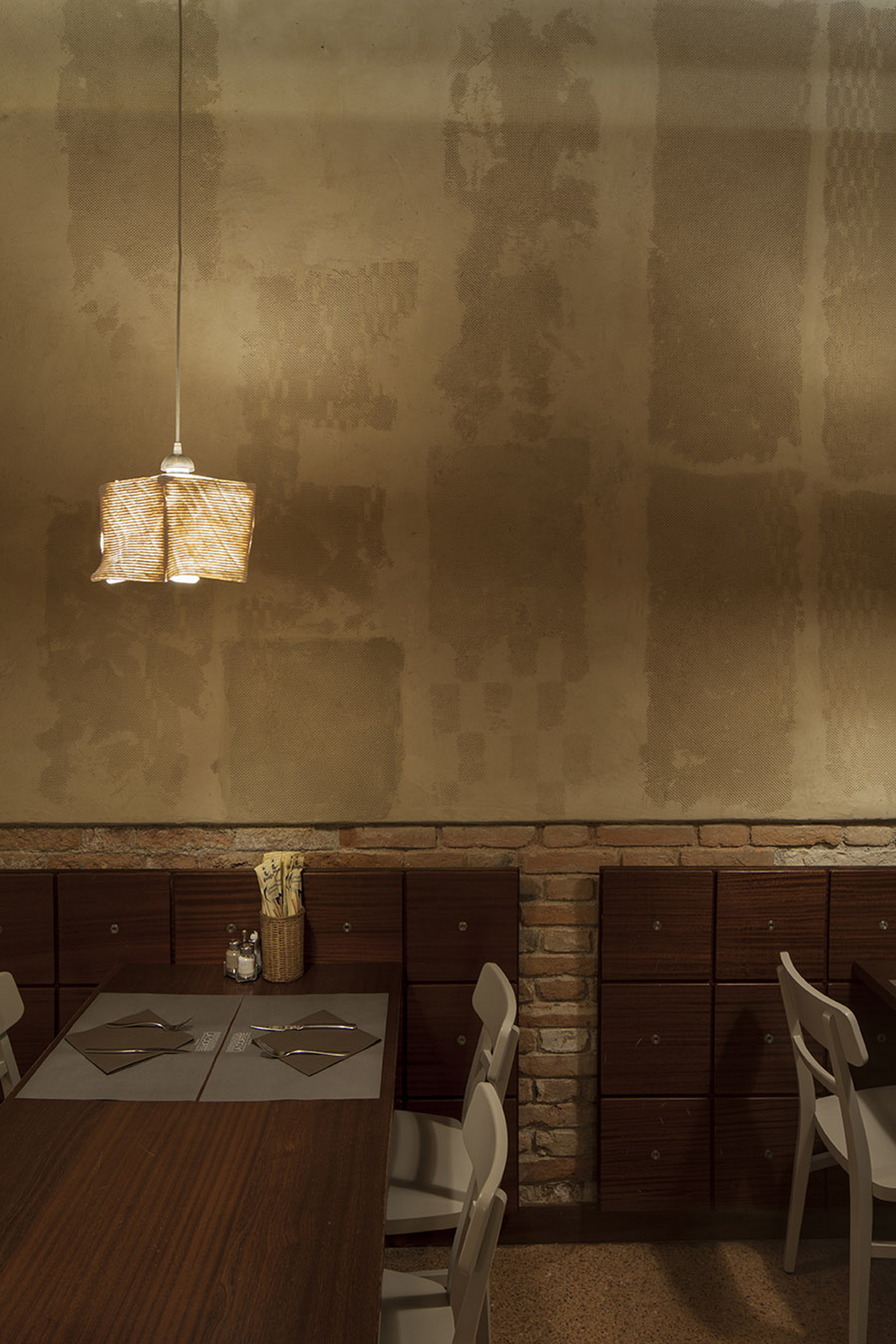 Birraria restaurant in Venice by Isabella Breda, made with TerraEvoca 2 Layers Cannella, photo by Bruno Pulici