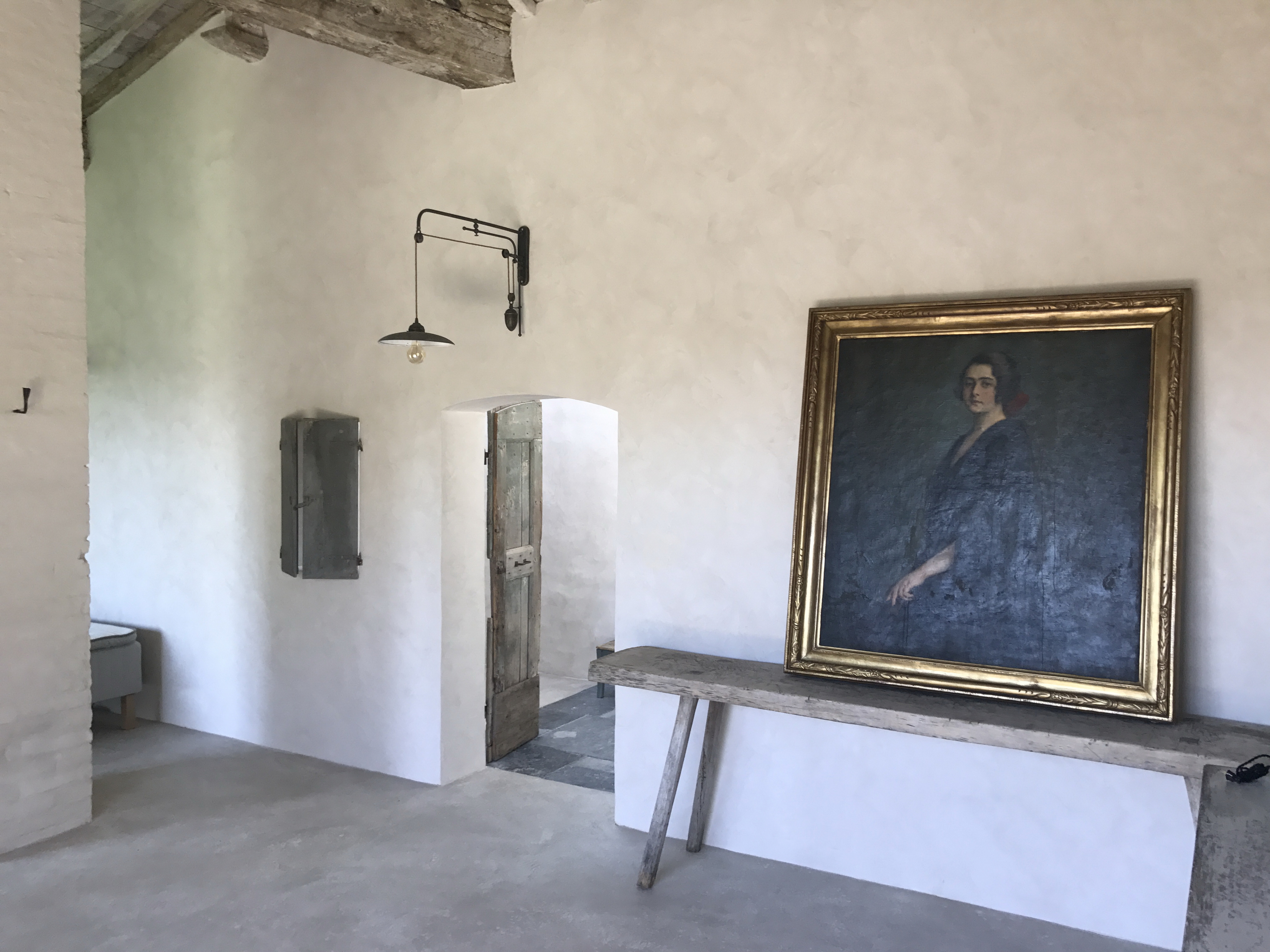 Private residence in Pienza made with TerraCalix Smooth Panna and TerraFloor Wabi Panna, photo by Matteo Brioni