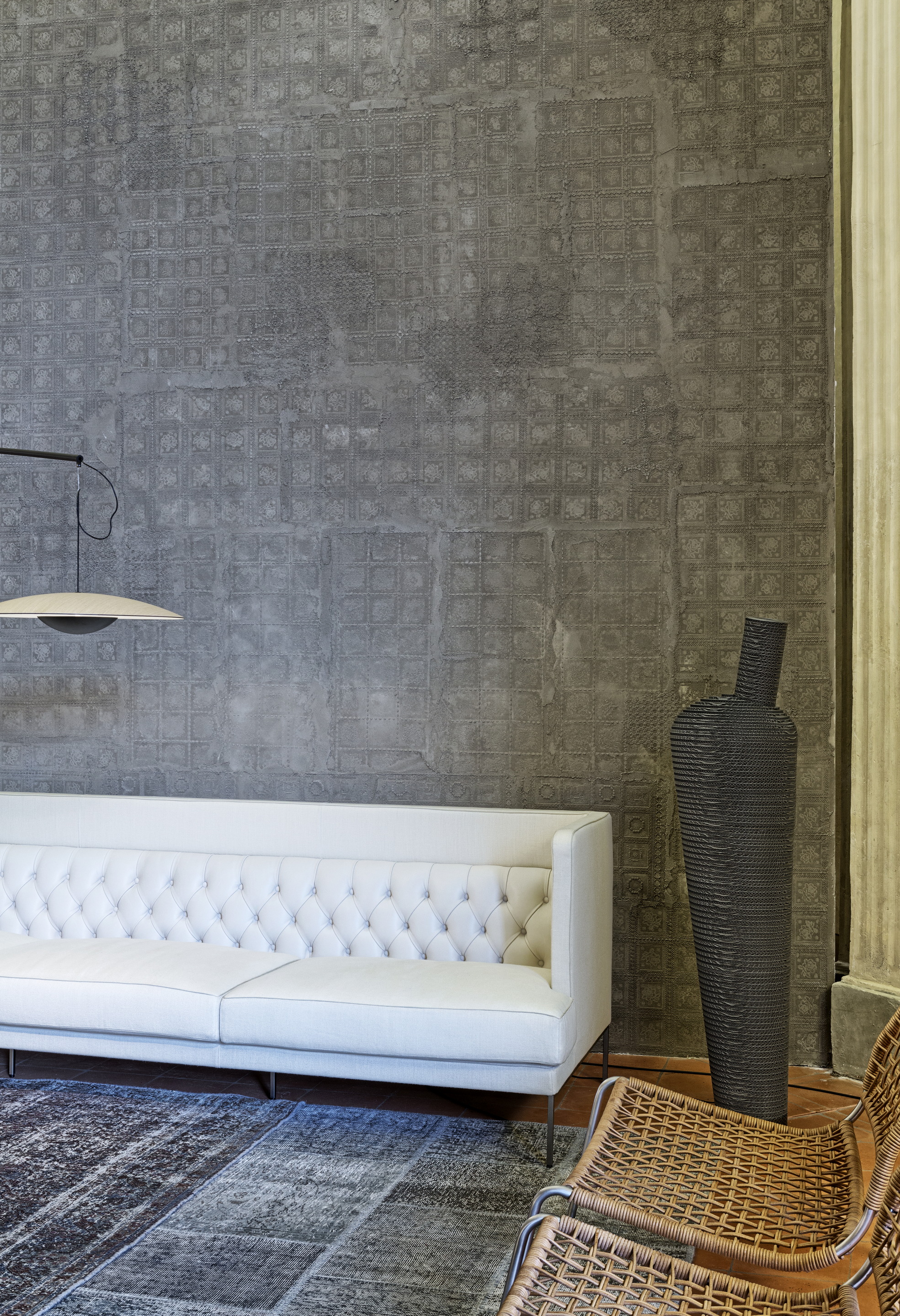 Showroom Linvisibile in Rome made with TerraEvoca 2 layers Plus Pepe Nero and Polvere colors, photo by Simone Cappelletti