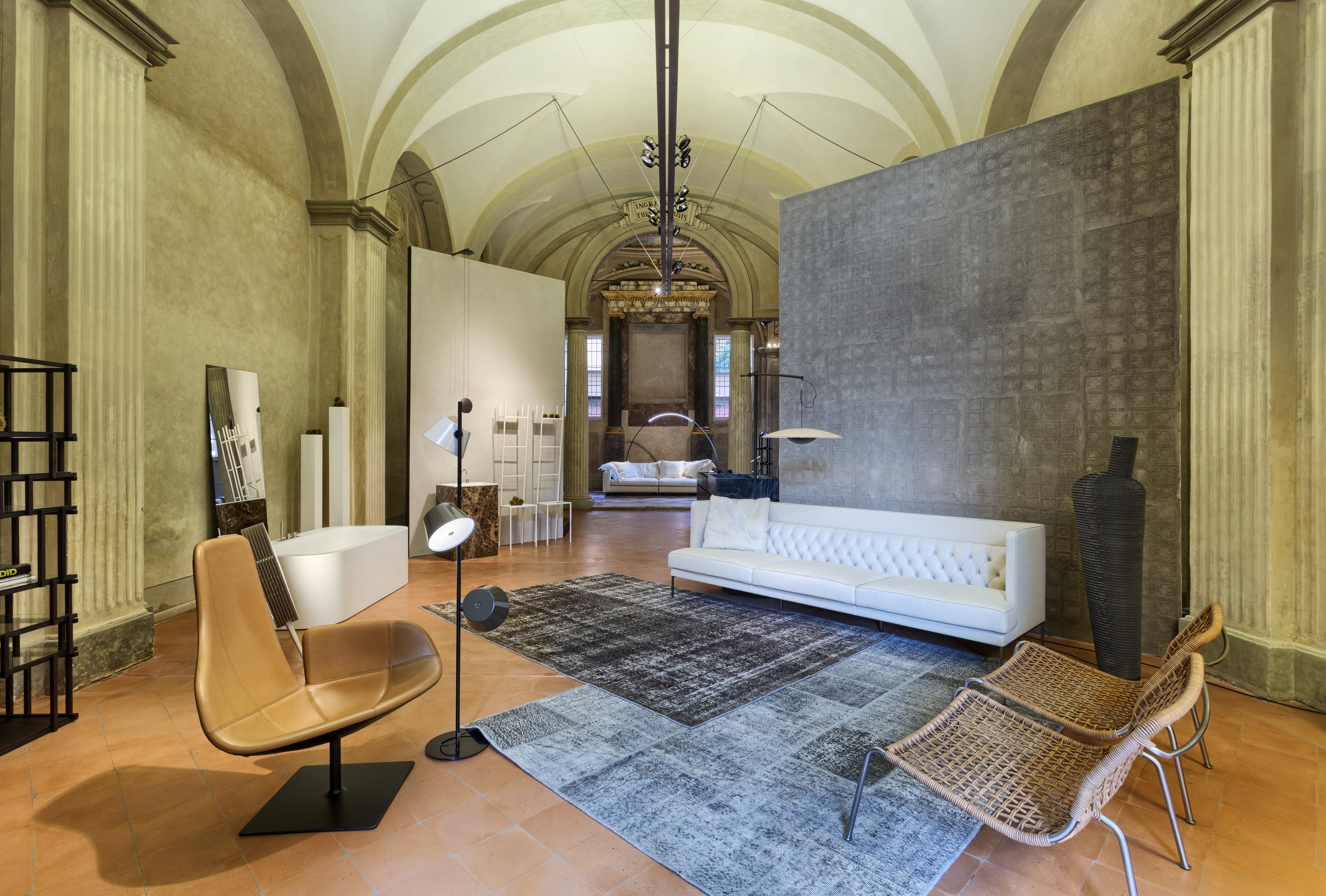 Showroom Linvisibile in Rome made with TerraEvoca 2 layers Plus Pepe Nero and Polvere colors, photo by Simone Cappelletti