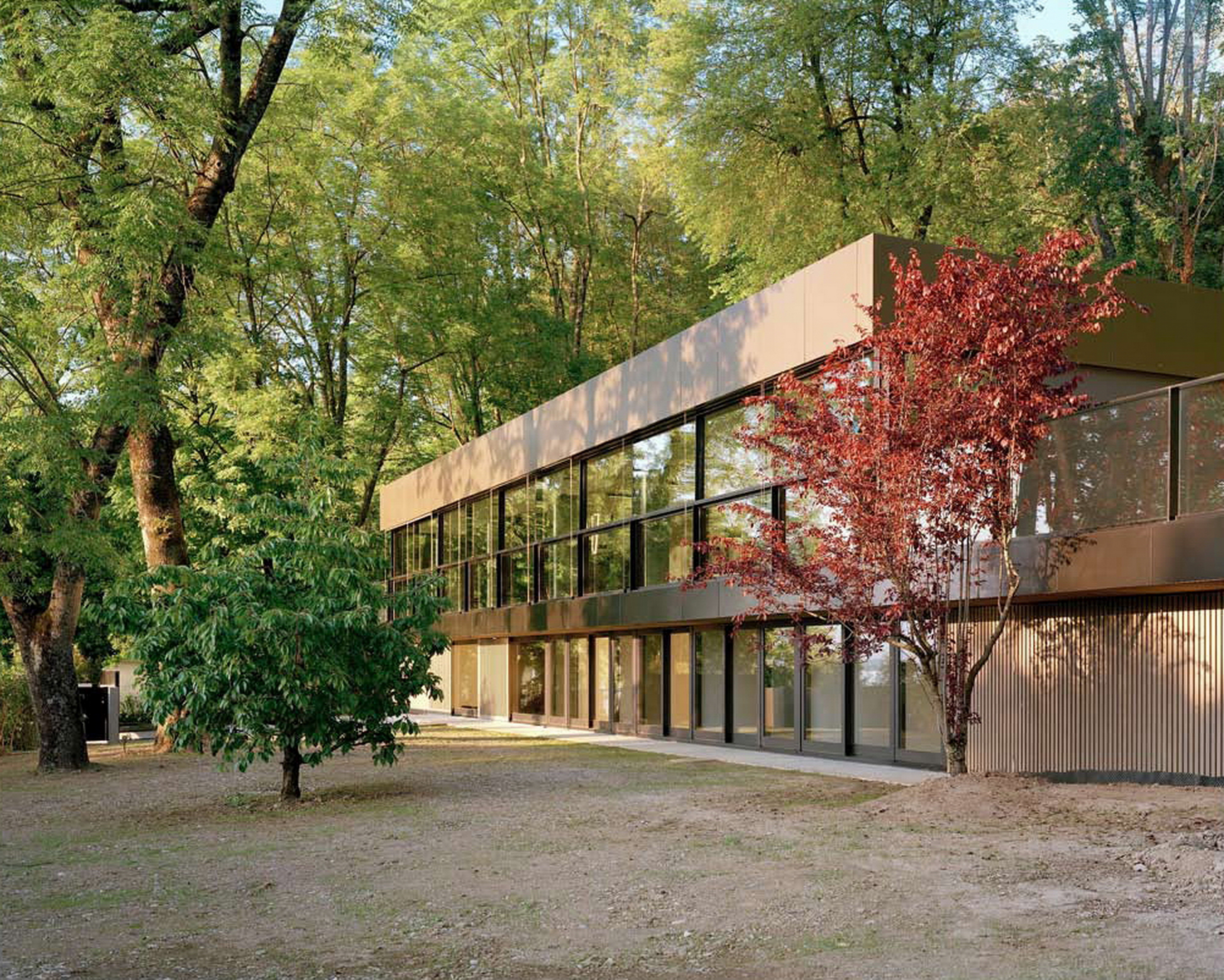 Villa QDC in Geneve by Meyer Architecte MultiTerra Smooth Pepe Nero and TerraVista Smooth Sale Griogio, photo by Joël Tettamanti