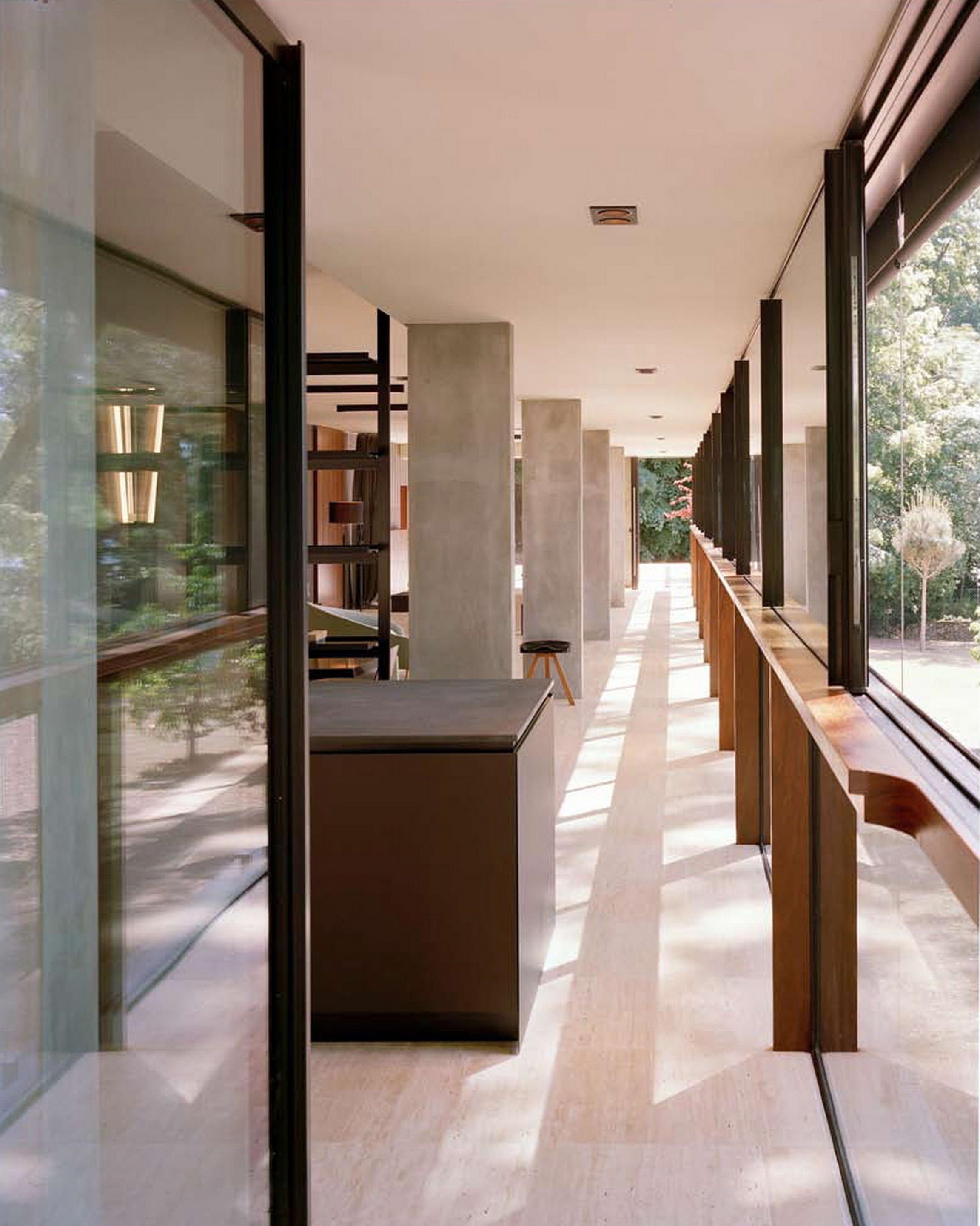 Villa QDC in Geneve by Meyer Architecte MultiTerra Smooth Pepe Nero and TerraVista Smooth Sale Griogio, photo by Joël Tettamanti