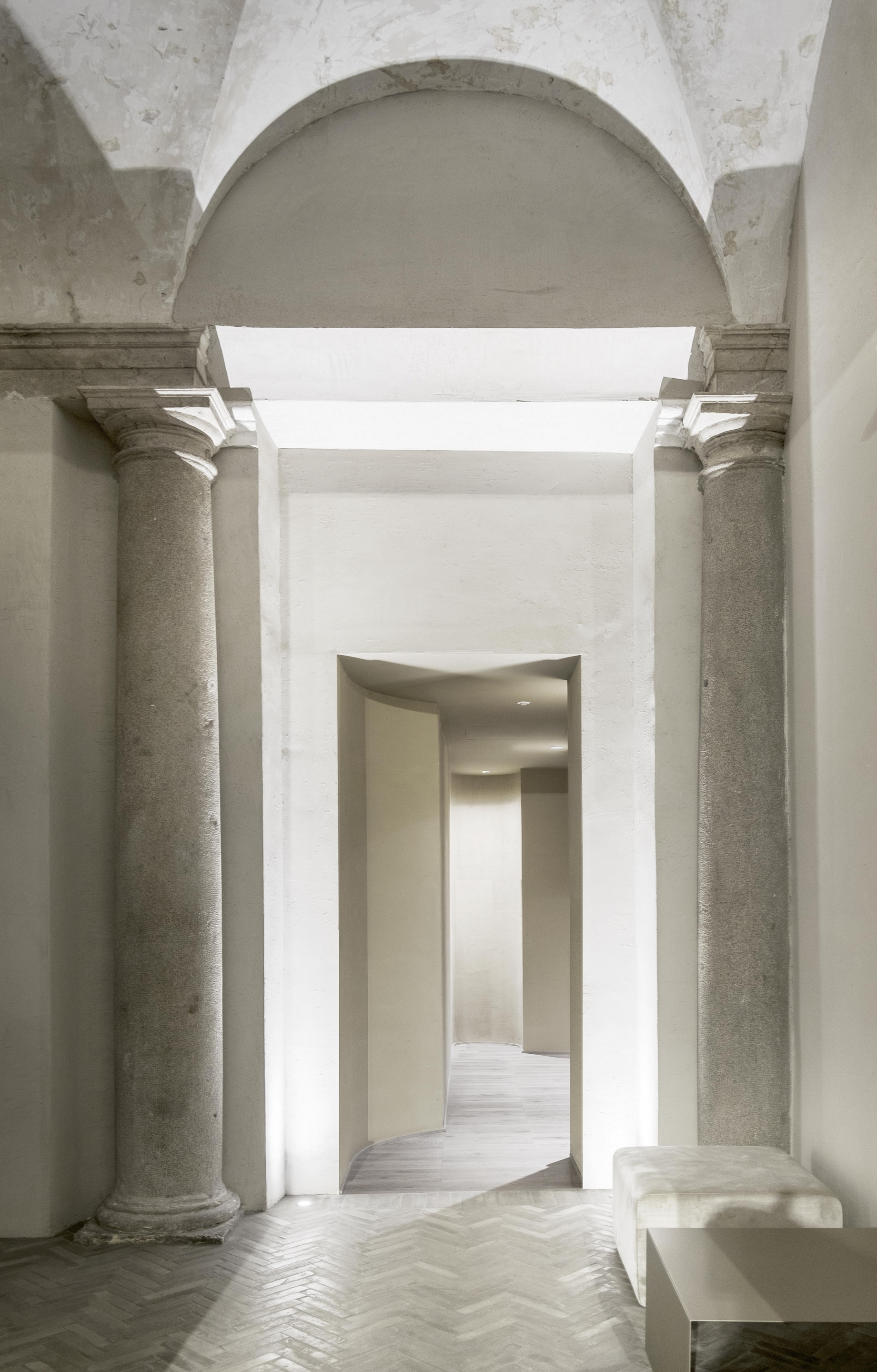 Hotel dei Barbieri in Rome by MORQ made with MultiTerra Smooth Panna, photo by Giulio Aristide