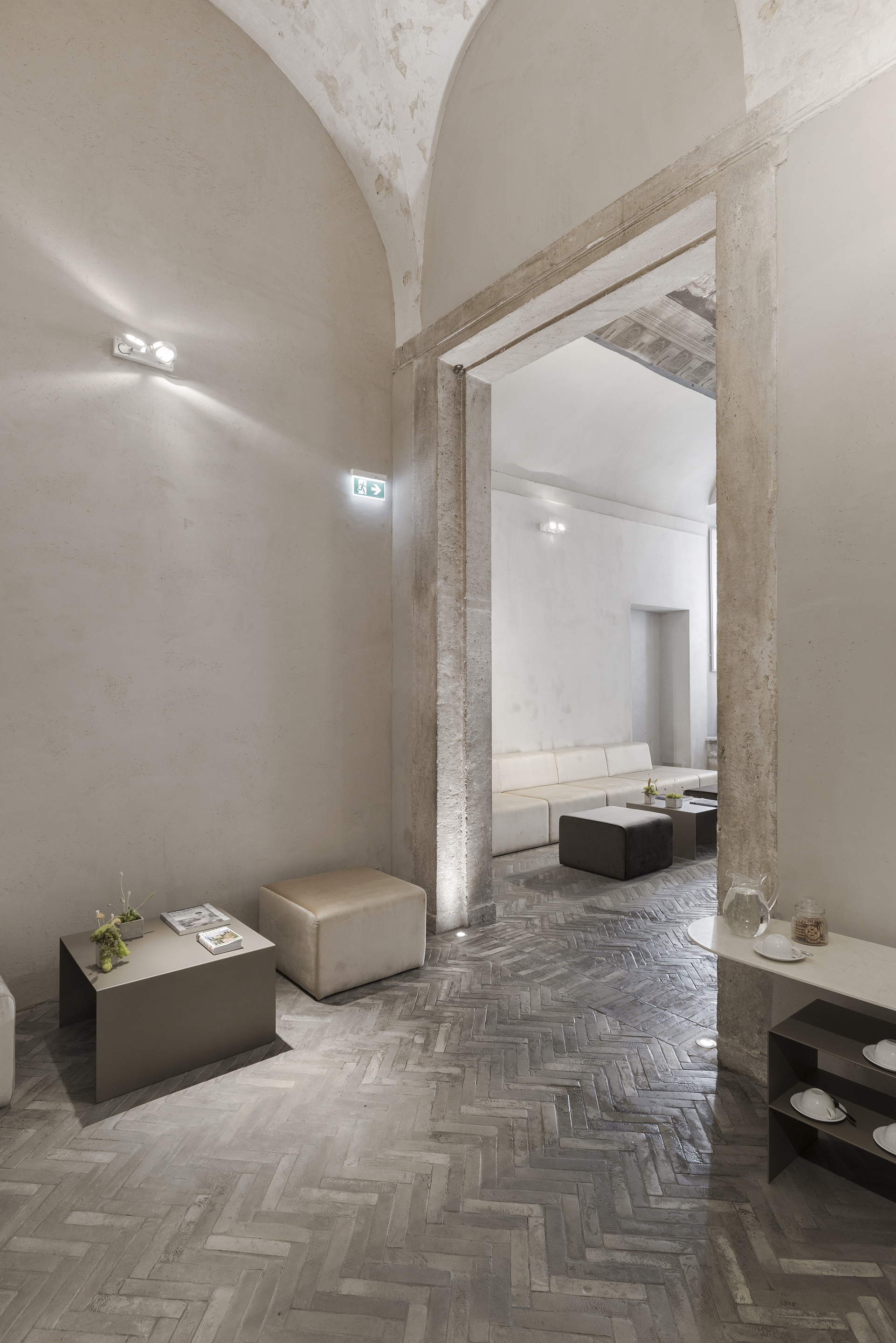 Hotel dei Barbieri in Rome by MORQ made with MultiTerra Smooth Panna, photo by Andrea Rinaldi