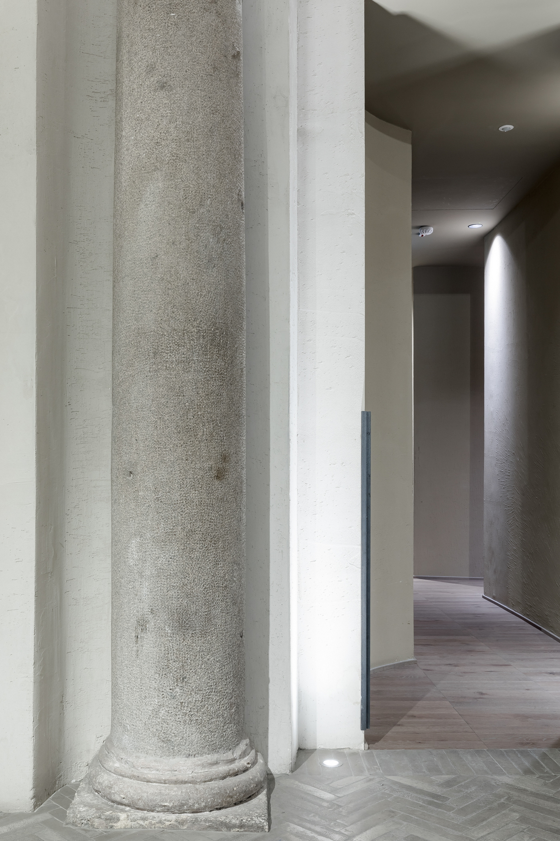 Hotel dei Barbieri in Rome by MORQ made with MultiTerra Smooth Panna, photo by Francesca Maiolino