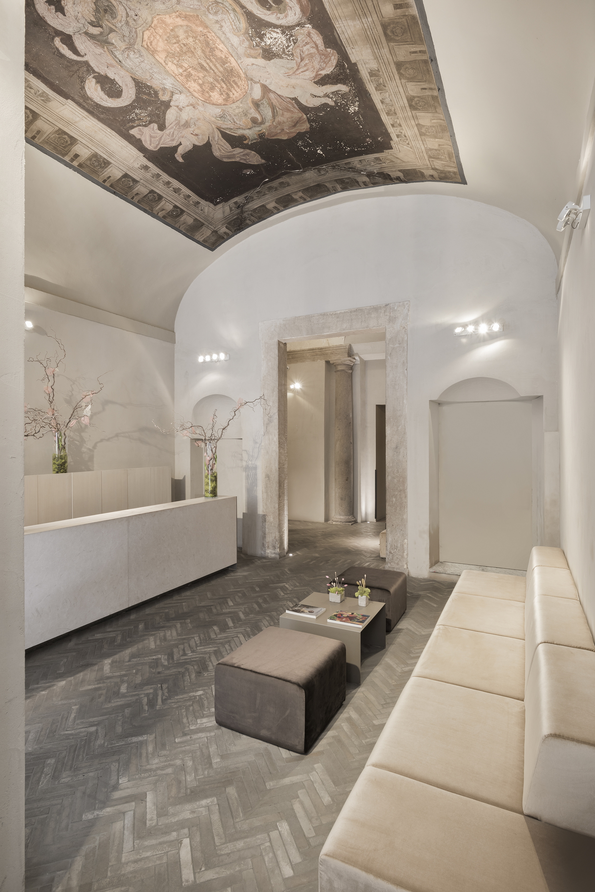 Hotel dei Barbieri in Rome by MORQ made with MultiTerra Smooth Panna, photo by Andrea Rinaldi