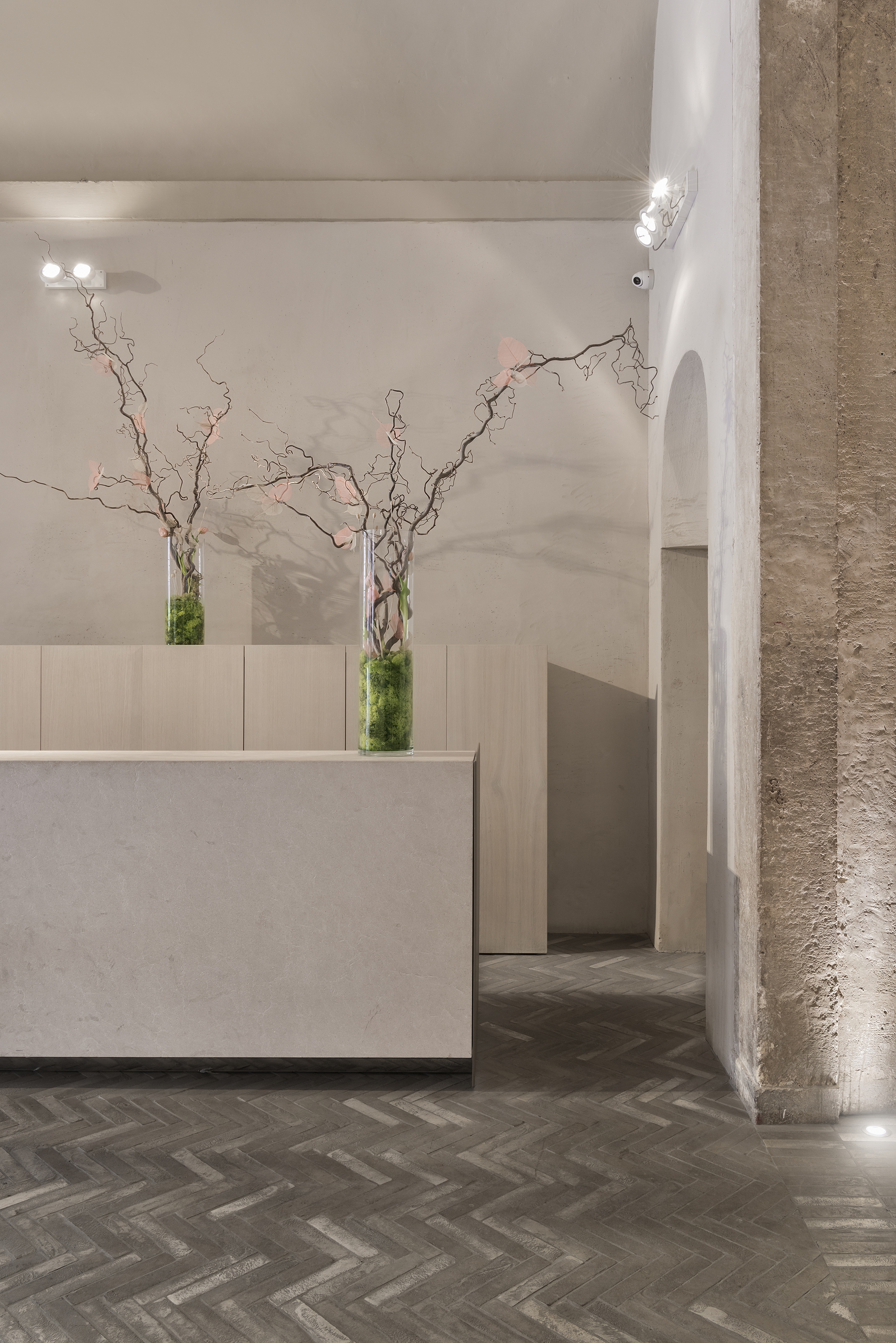 Hotel dei Barbieri in Rome by MORQ made with MultiTerra Smooth Panna, photo by Andrea Rinaldi