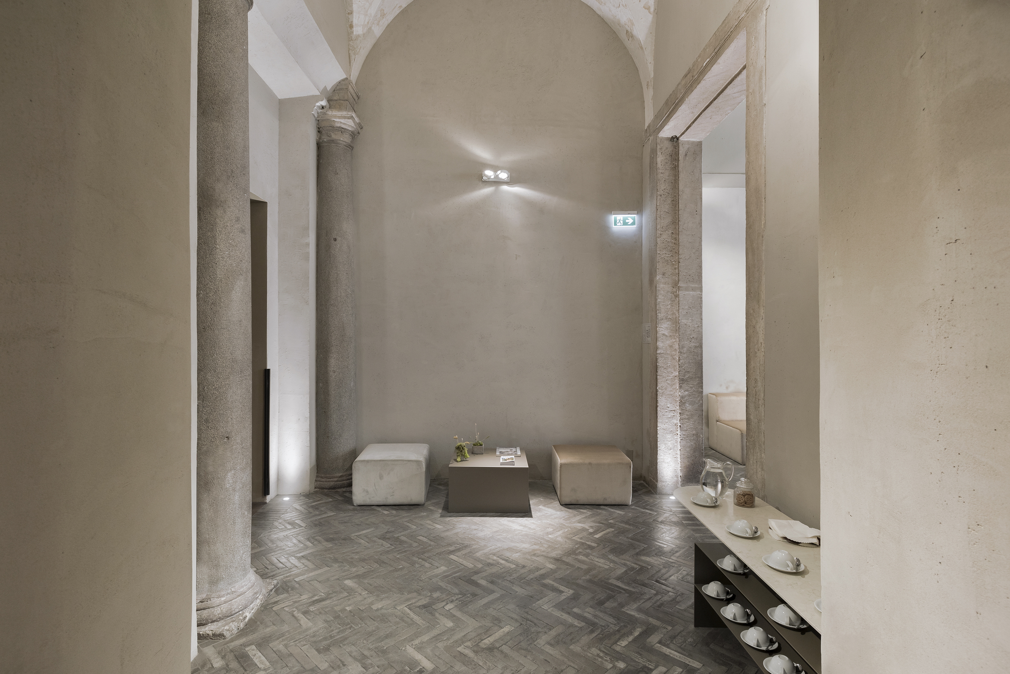 Hotel dei Barbieri in Rome by MORQ made with MultiTerra Smooth Panna, photo by Andrea Rinaldi
