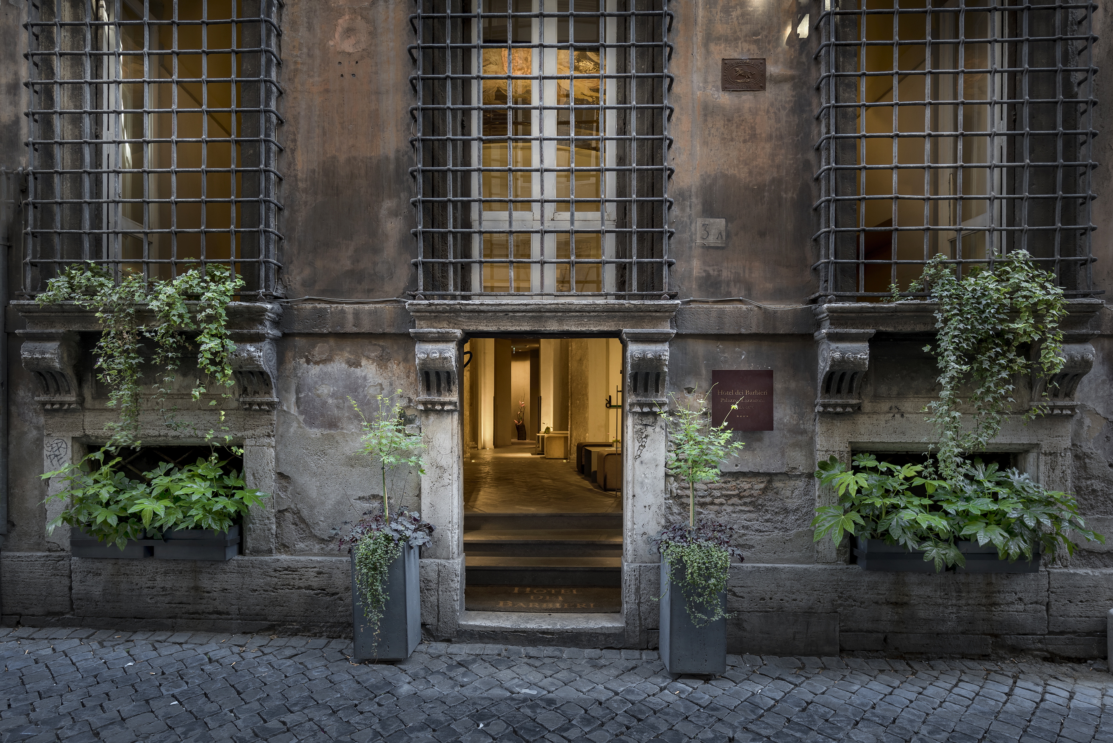Hotel dei Barbieri in Rome by MORQ made with MultiTerra Smooth Panna, photo by Andrea Rinaldi