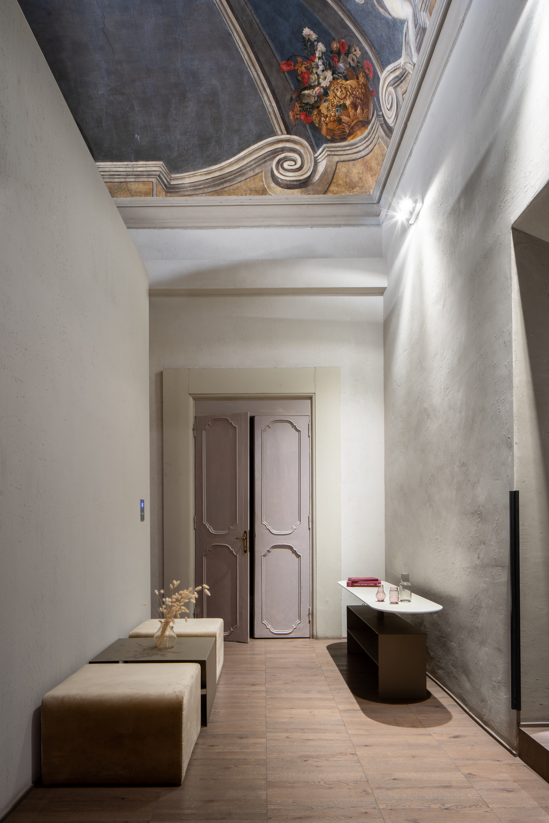Hotel dei Barbieri in Rome by MORQ made with MultiTerra Smooth Panna, photo by Dario Borruto