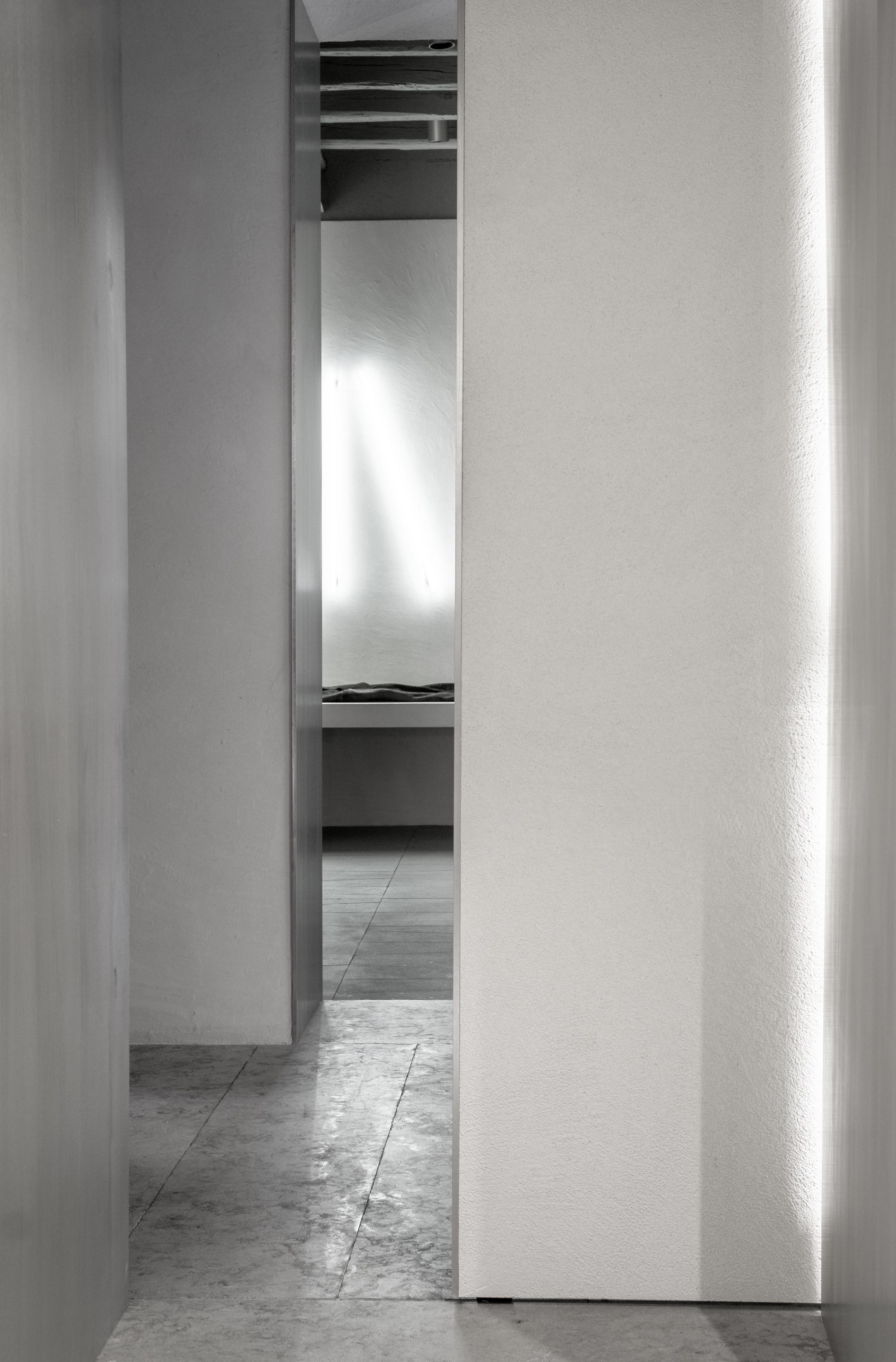 Nia Boutique in Rome by MORQ made with TerraCalix Structured Custom, photo by Giulio Aristide