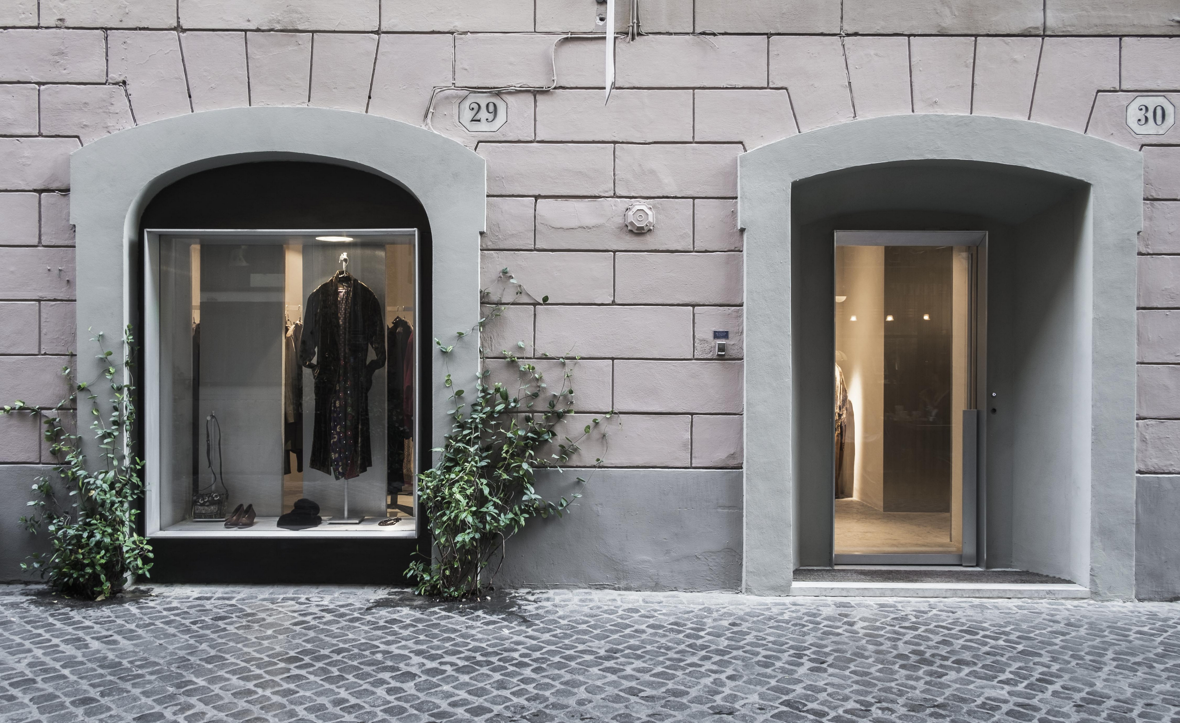 Nia Boutique in Rome by MORQ made with TerraCalix Structured Custom, photo by Giulio Aristide