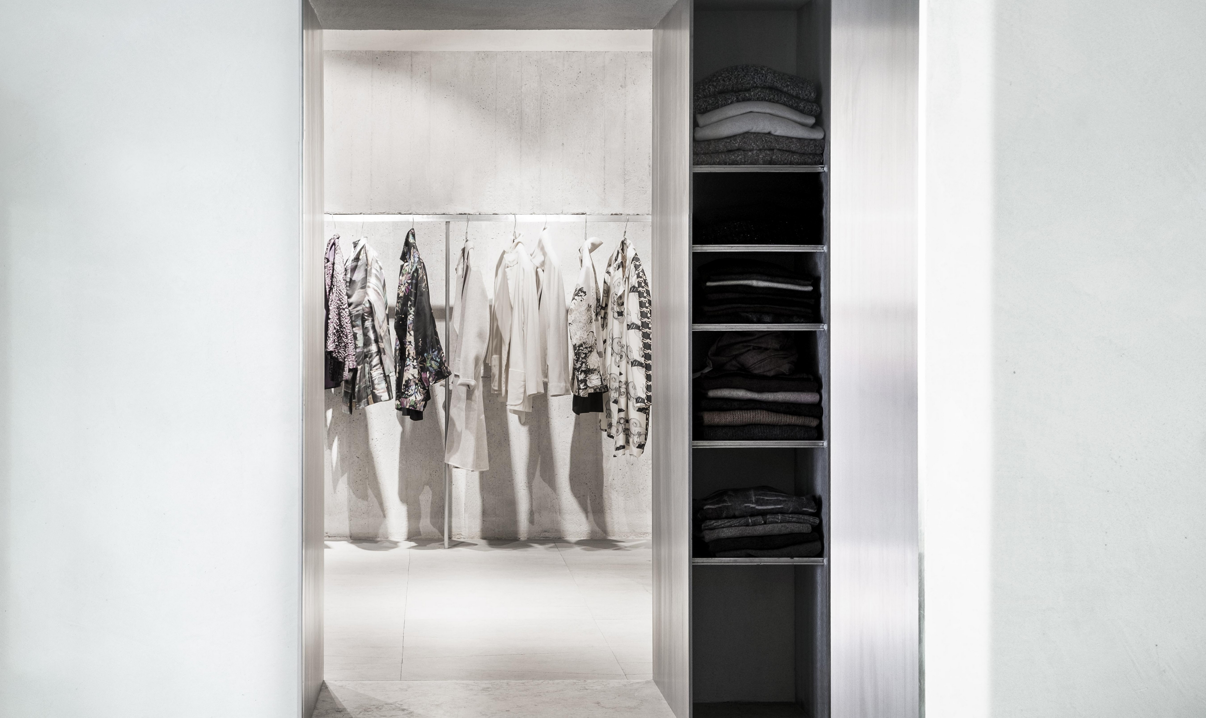 Nia Boutique in Rome by MORQ made with TerraCalix Structured Custom, photo by Giulio Aristide