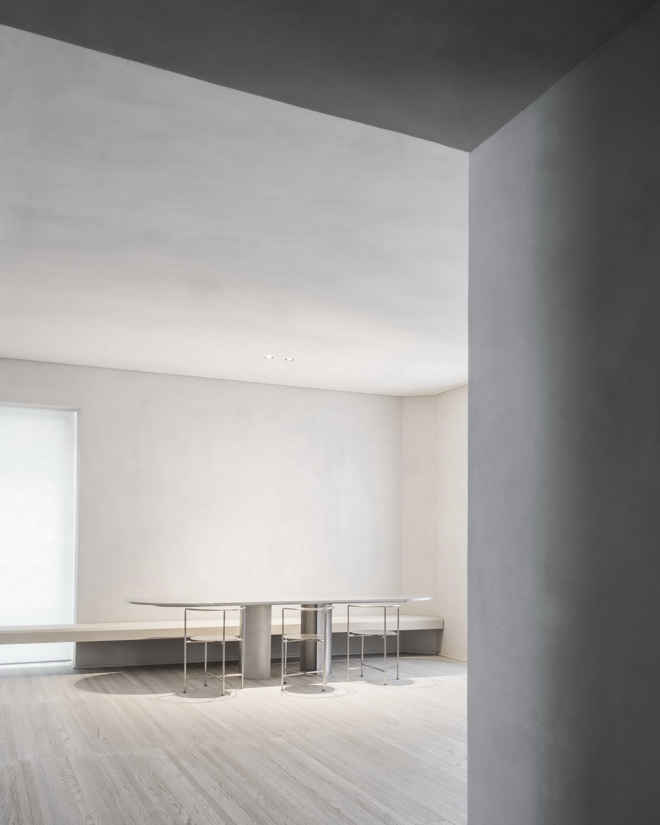 Villa Riccio in Rome by MORQ, made with TerraCalix Smooth Panna, photo by Giulio Aristide