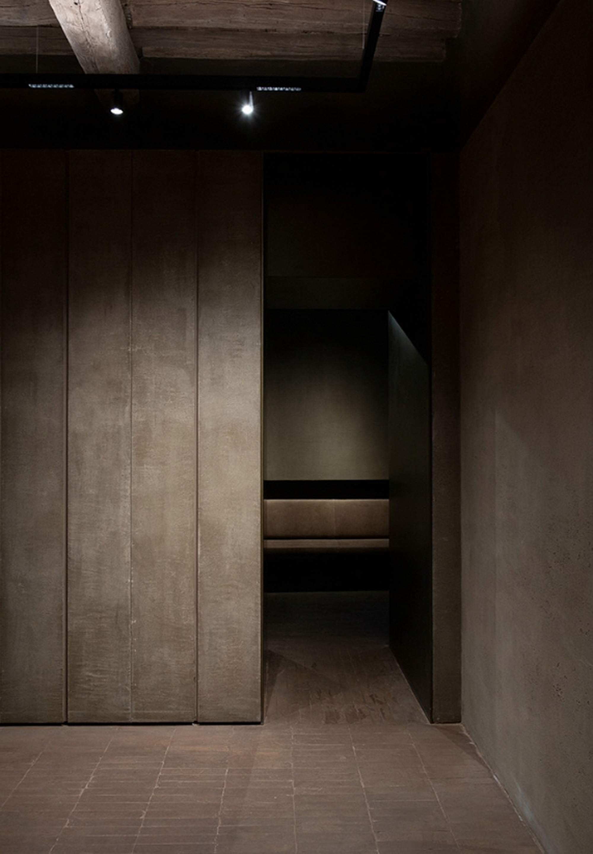 Bistro dei Barbieri in Rome by MORQ, made with MultiTerra Wabi Plus Cacao, photo by Giulio Aristide