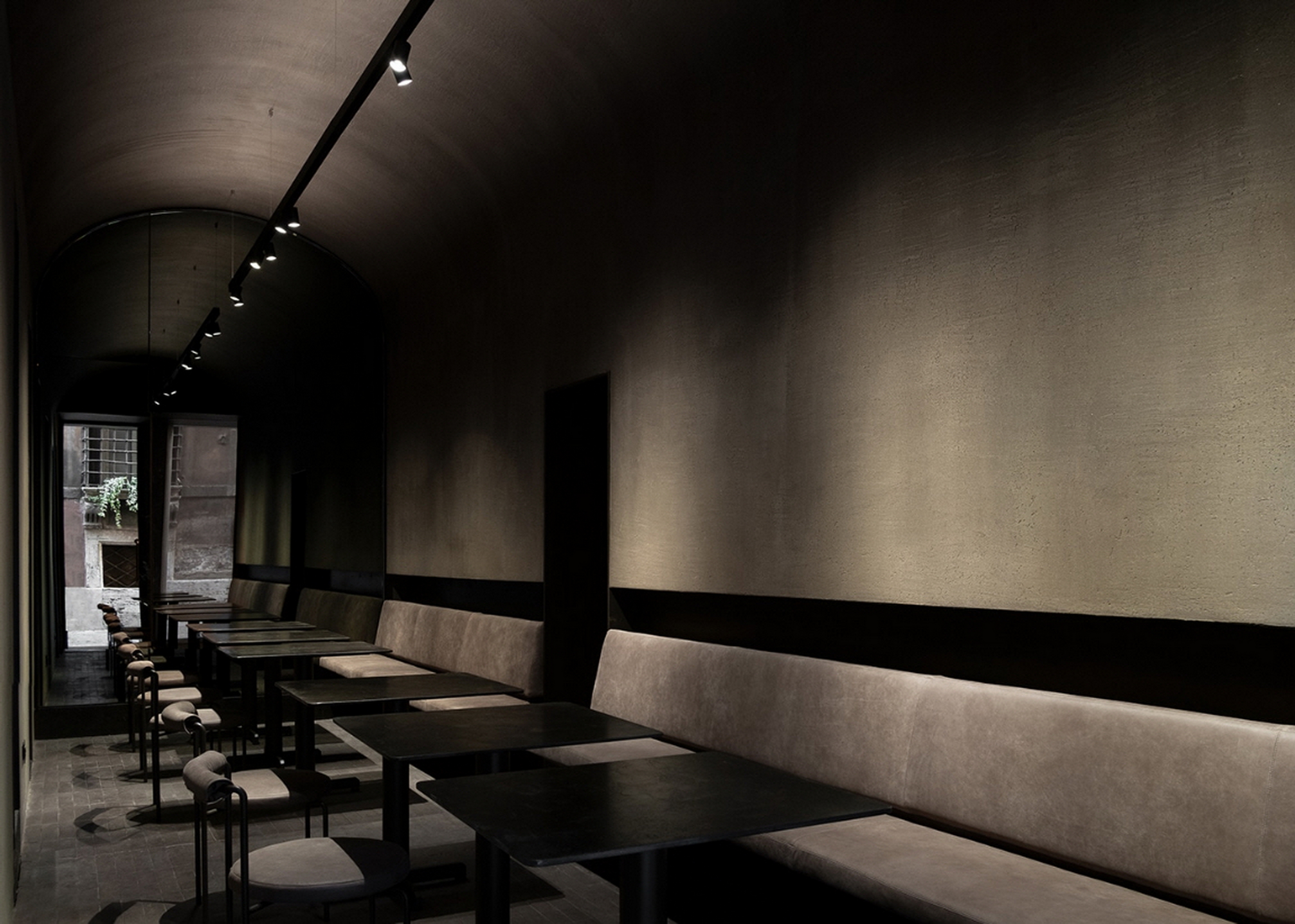 Bistro dei Barbieri in Rome by MORQ, made with MultiTerra Wabi Plus Cacao, photo by Giulio Aristide