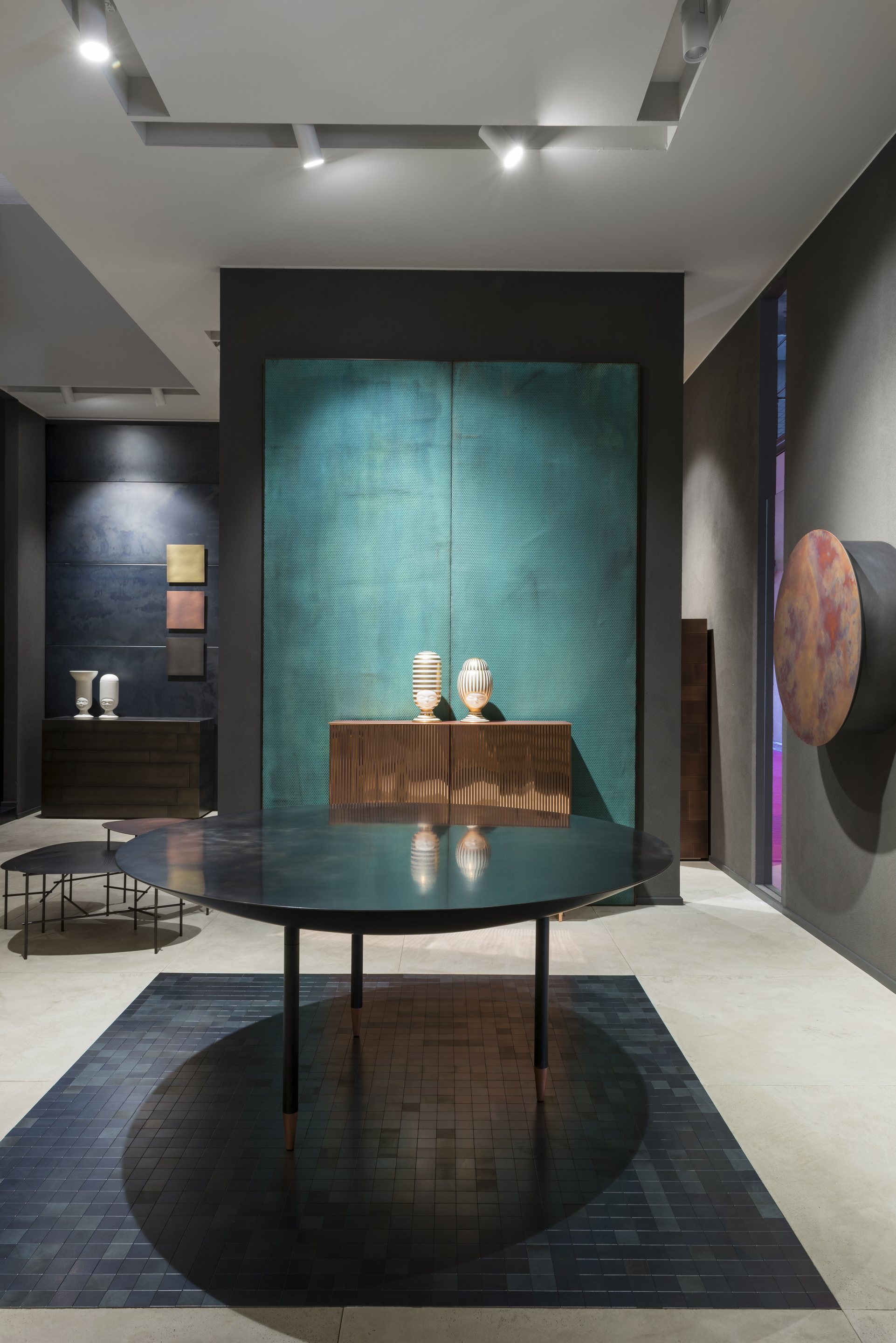 Stand De Castelli Salone del Mobile 2018 in Milan, made with TerraTon Floor Structured Polvere, foto by Federico Sgarbossa