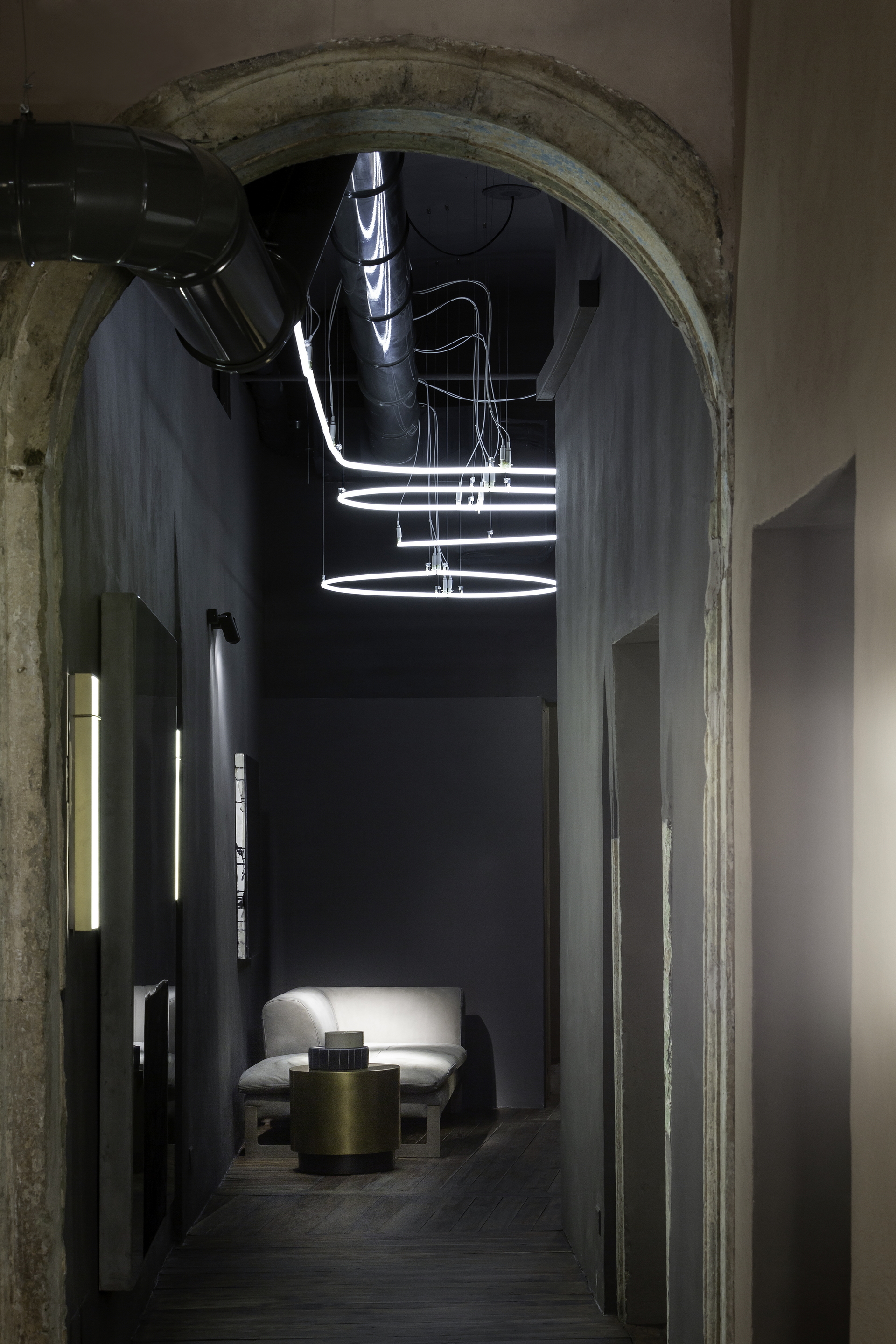 Baxter showroom in Rome by Baxter made with TerraVista Wabi Sale Grigio, photo by Silvana Spera