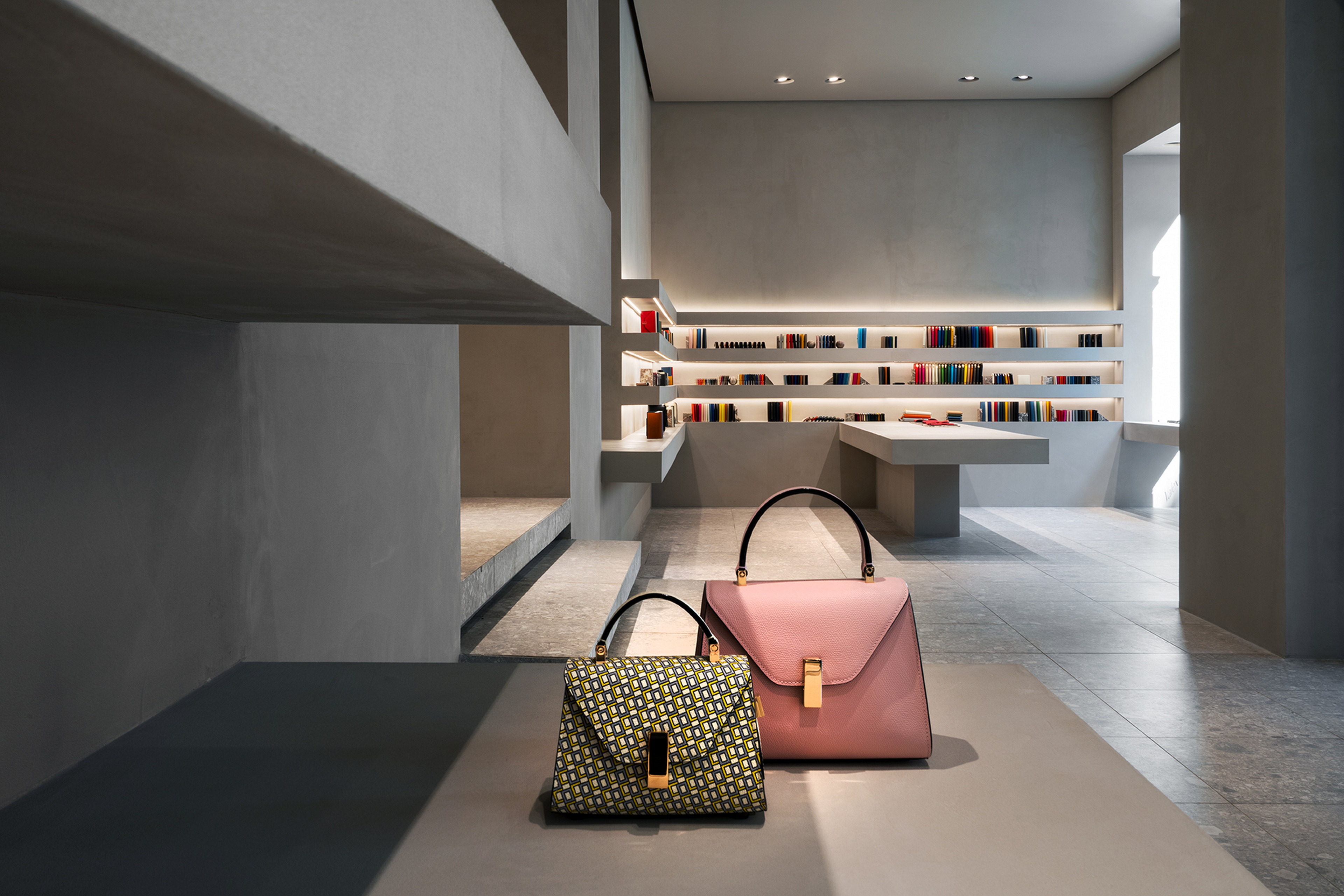Shop Valextra Milan by John Pawson, made with TerraTon Wall Smooth Plus Polvere, photo by Andrea Martiradonna