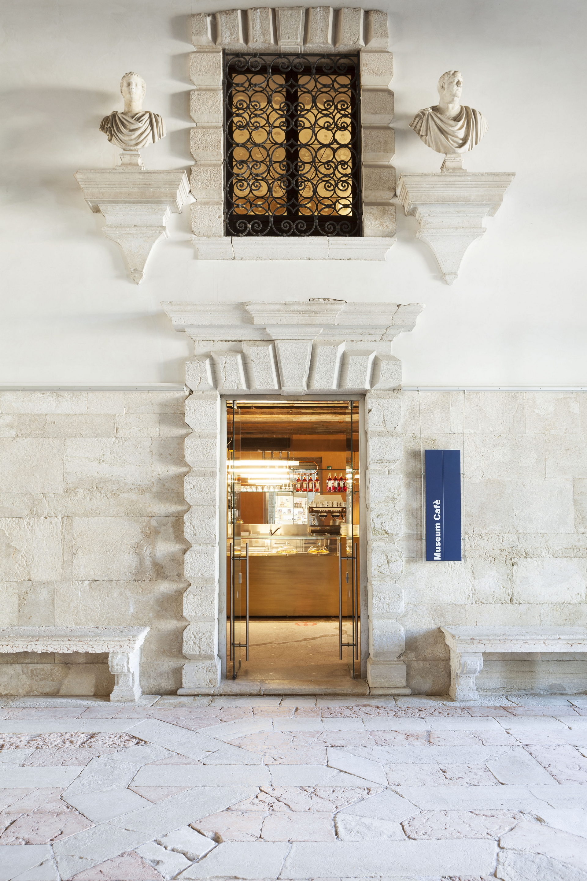 Fine-grained mixture of clays and mineral binders TerraTon Plus Wall bespoke Wabi Melograno (pomegranade) color by Matteo Brioni applied to vertical surfaces in the Cafeteria of the Ca' Pesaro palace in Venice. Project by Baldessari & Baldessari, photo by Paolo Riolzi