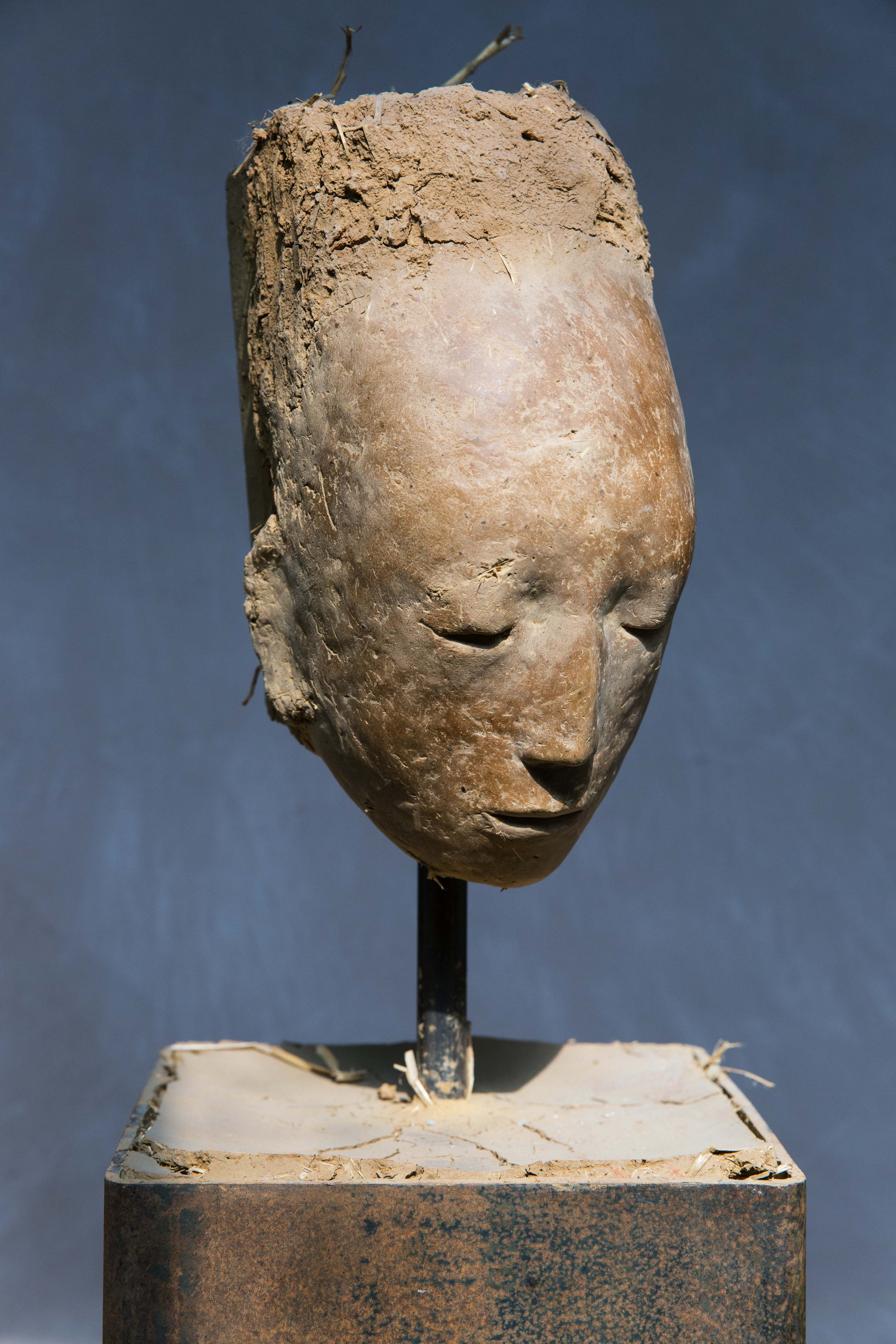 Roberta Busato at work in Matteo Brioni atelier, photo by Giuseppe Gradella