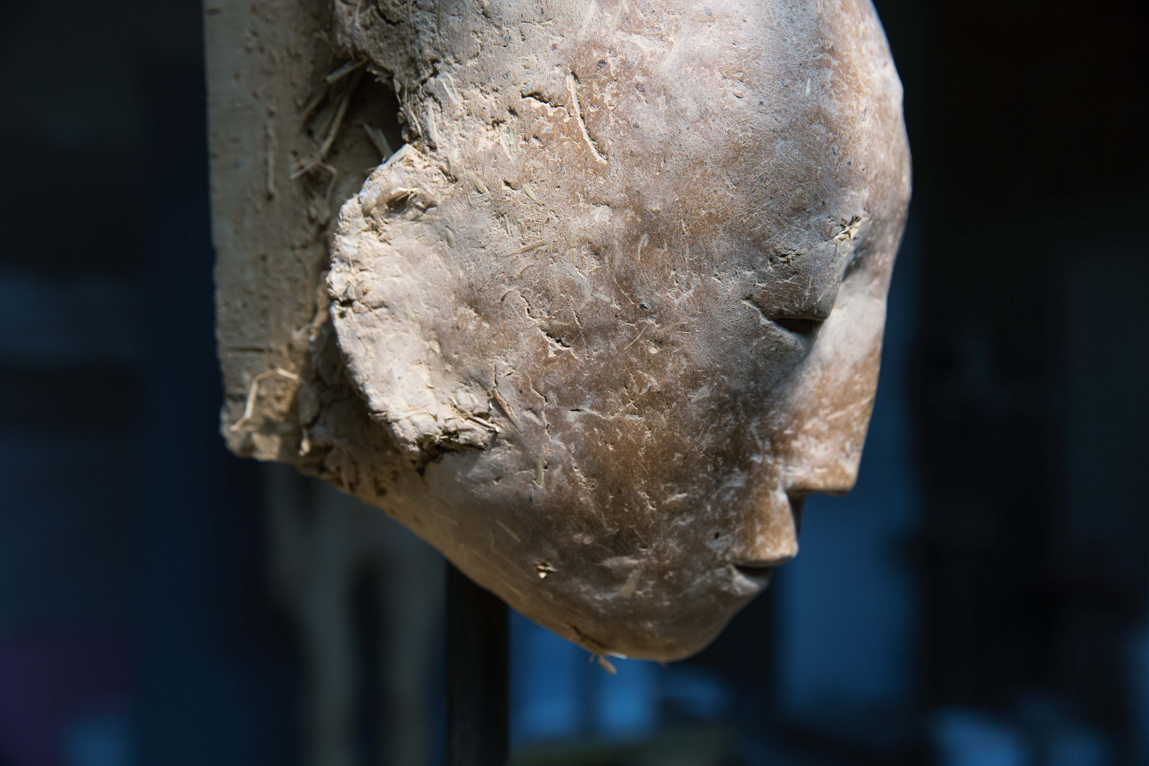 Roberta Busato at work in Matteo Brioni atelier, photo by Giuseppe Gradella