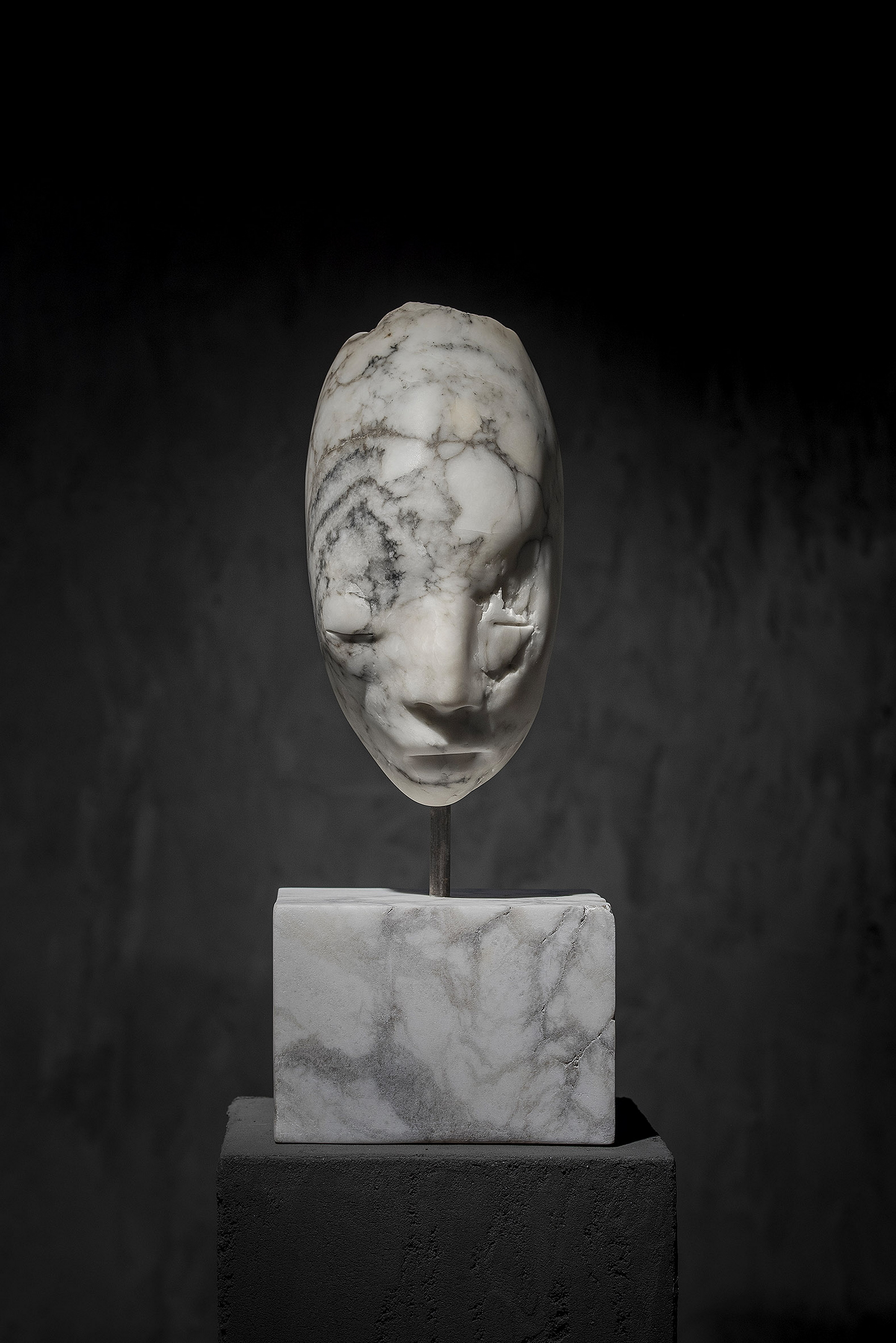 Enlightened Stone exhibition in Volterra, Pisa, by Roberta Busato, made with MultiTerra Smooth Pepe Nero, photo by Simone Stanislai