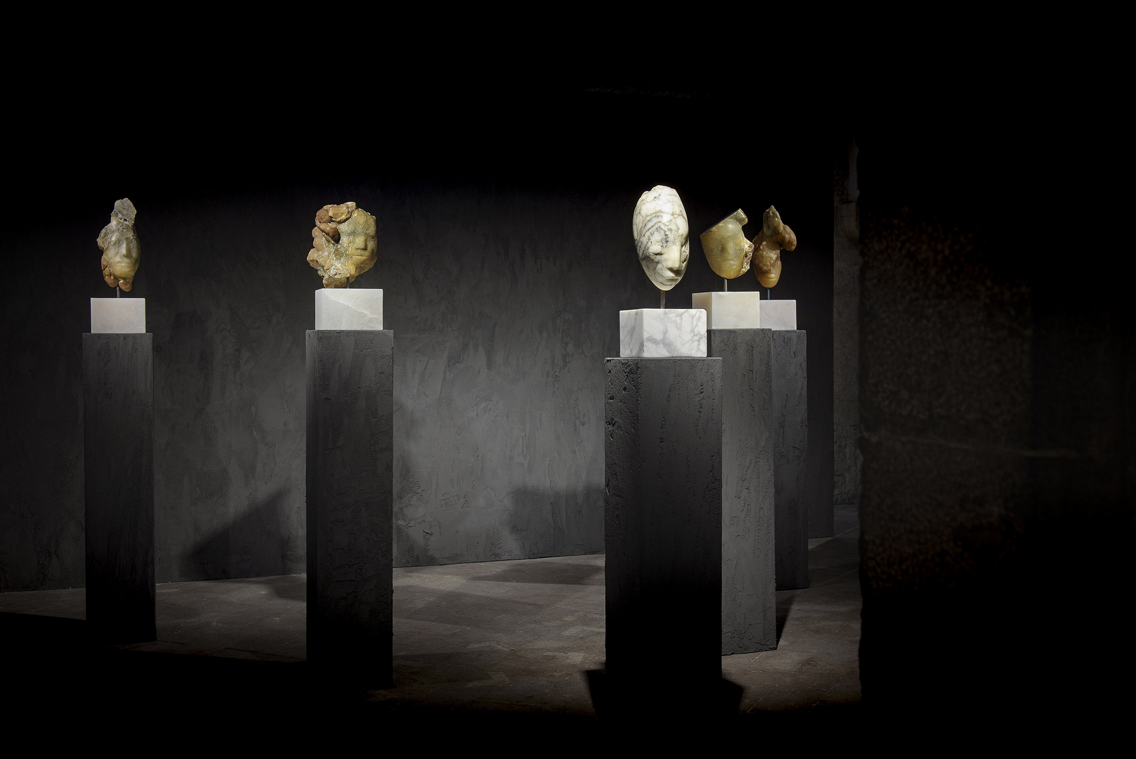 Enlightened Stone exhibition in Volterra, Pisa, by Roberta Busato, made with MultiTerra Smooth Pepe Nero, photo by Simone Stanislai