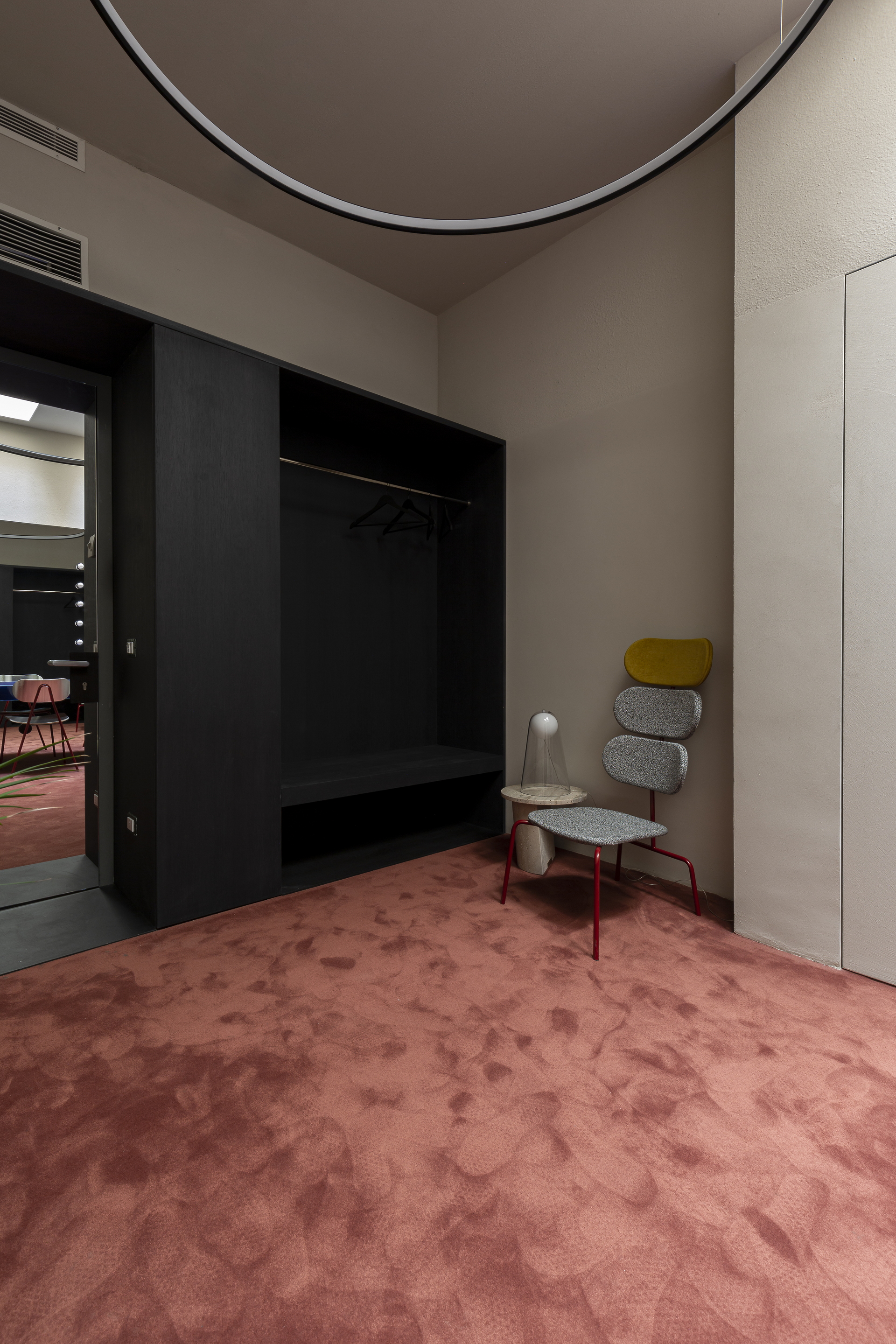 Teatro Arcimboldi camerino by Studio WOK made with TerraVista Smooth Plus Panna and TerraSilk Structured Panna, photo by Luca Privitera