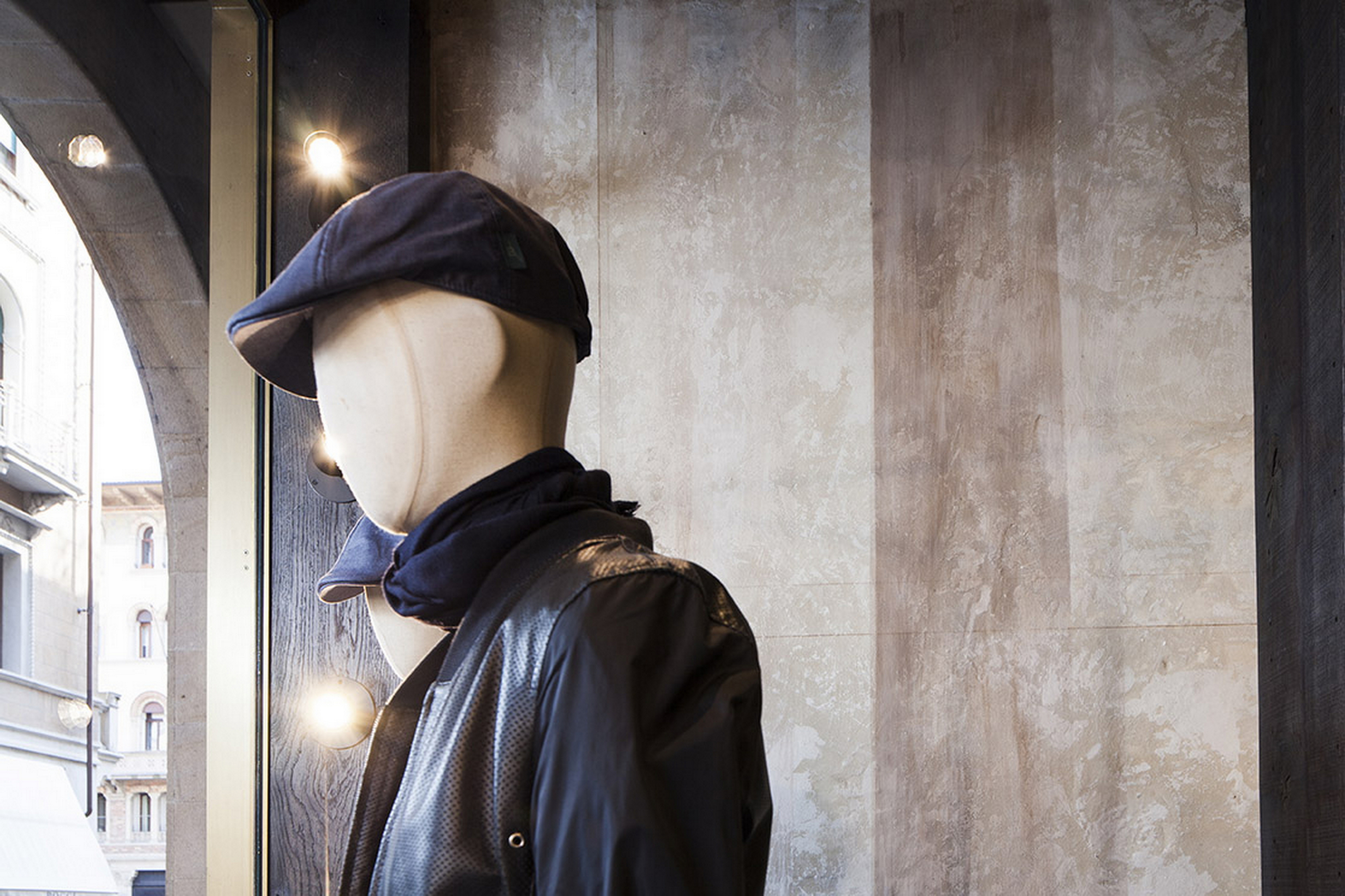 Fabio Gatto store in Treviso, by Isabella Breda, made with TerraVista Smooth Bespoke Cannella and Zenzero, photo by Bruno Pulici