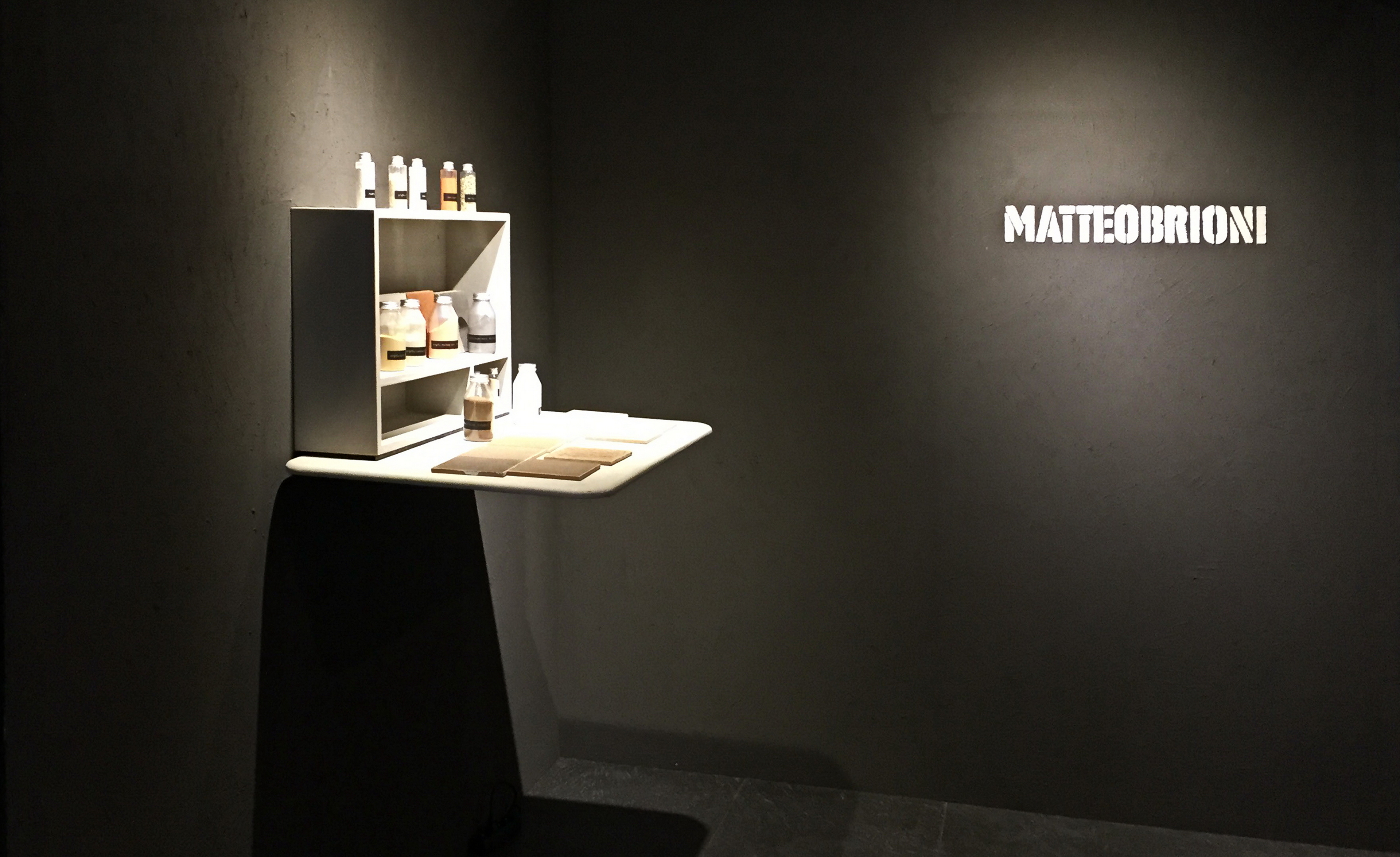Matteo Brioni stand in ARCHITECT@WORK Kortrijk2015, made with coarse-grained clay finishing plaster MultiTerra Structured Pepe Nero