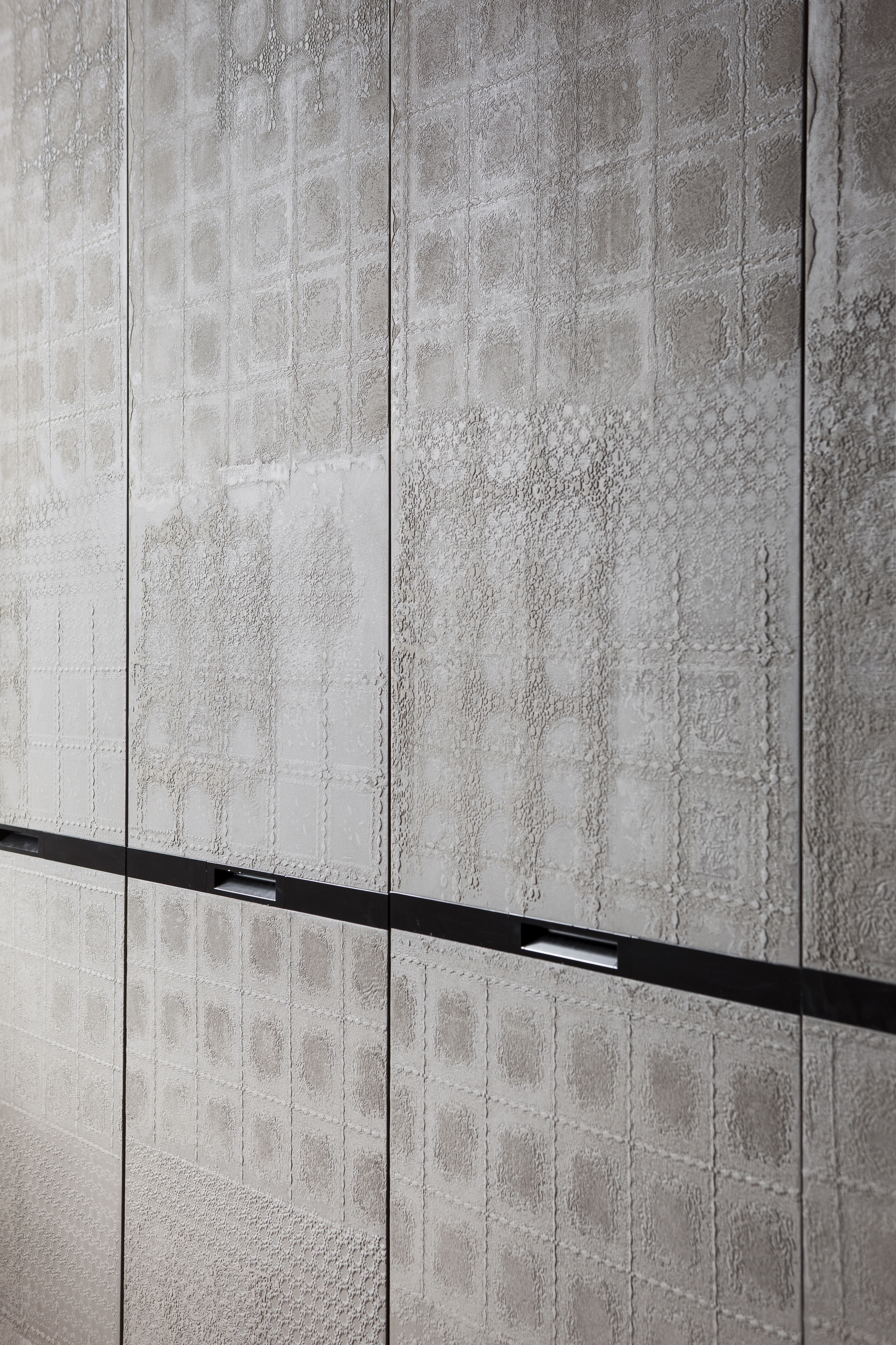 Key Cucine ADV, Sbabo Cucine srl, in the Appartamento dell’Estivale in the Ducal Palaceof Mantua, by Benedini &#038; Partners,made with TerraEvoca 2 Layers Plus Sale Grigio, photo by Matteo Lavazza Seranto