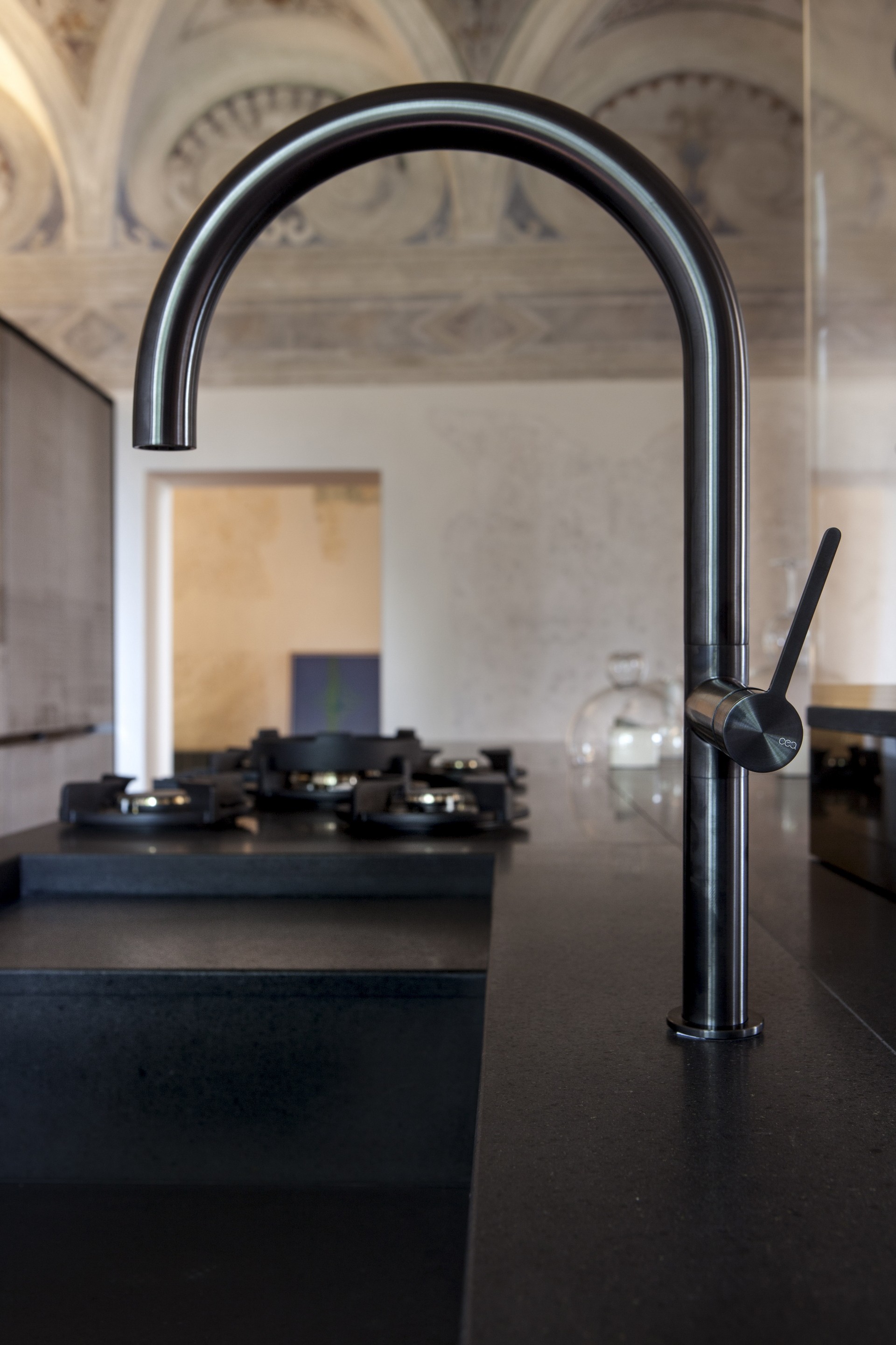 Key Cucine ADV, Sbabo Cucine srl, in the Appartamento dell’Estivale in the Ducal Palaceof Mantua, by Benedini &#038; Partners,made with TerraEvoca 2 Layers Plus Sale Grigio, photo by Matteo Lavazza Seranto