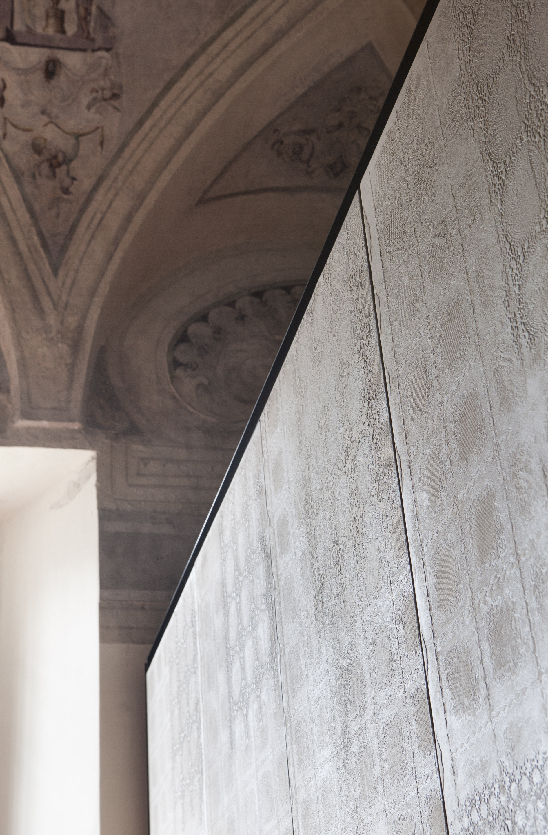 Key Cucine ADV, Sbabo Cucine srl, in the Appartamento dell’Estivale in the Ducal Palaceof Mantua, by Benedini &#038; Partners,made with TerraEvoca 2 Layers Plus Sale Grigio, photo by Matteo Lavazza Seranto